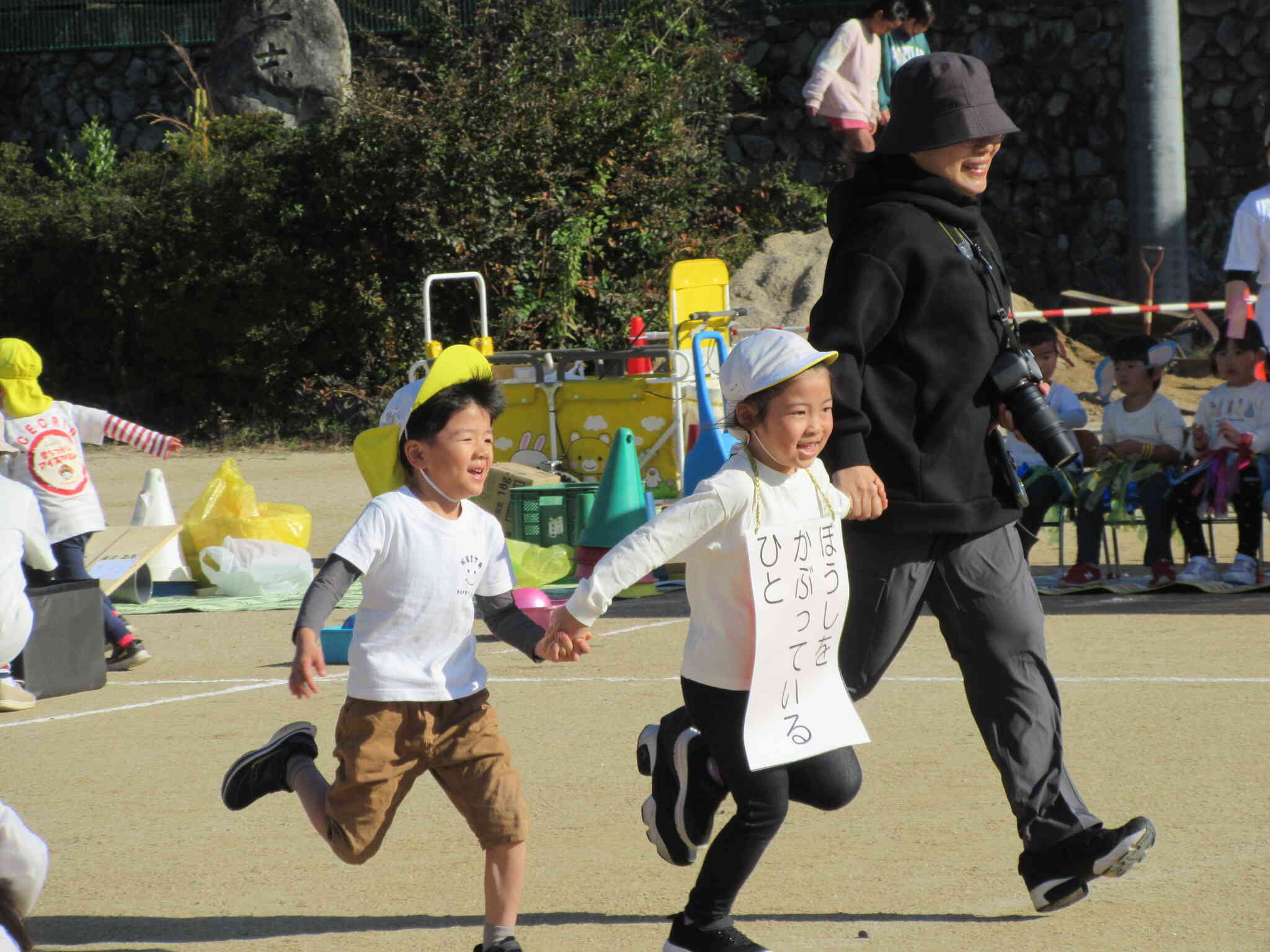 きりん組による借り人競争。たくさんの方にご協力いただき、ありがとうございました。