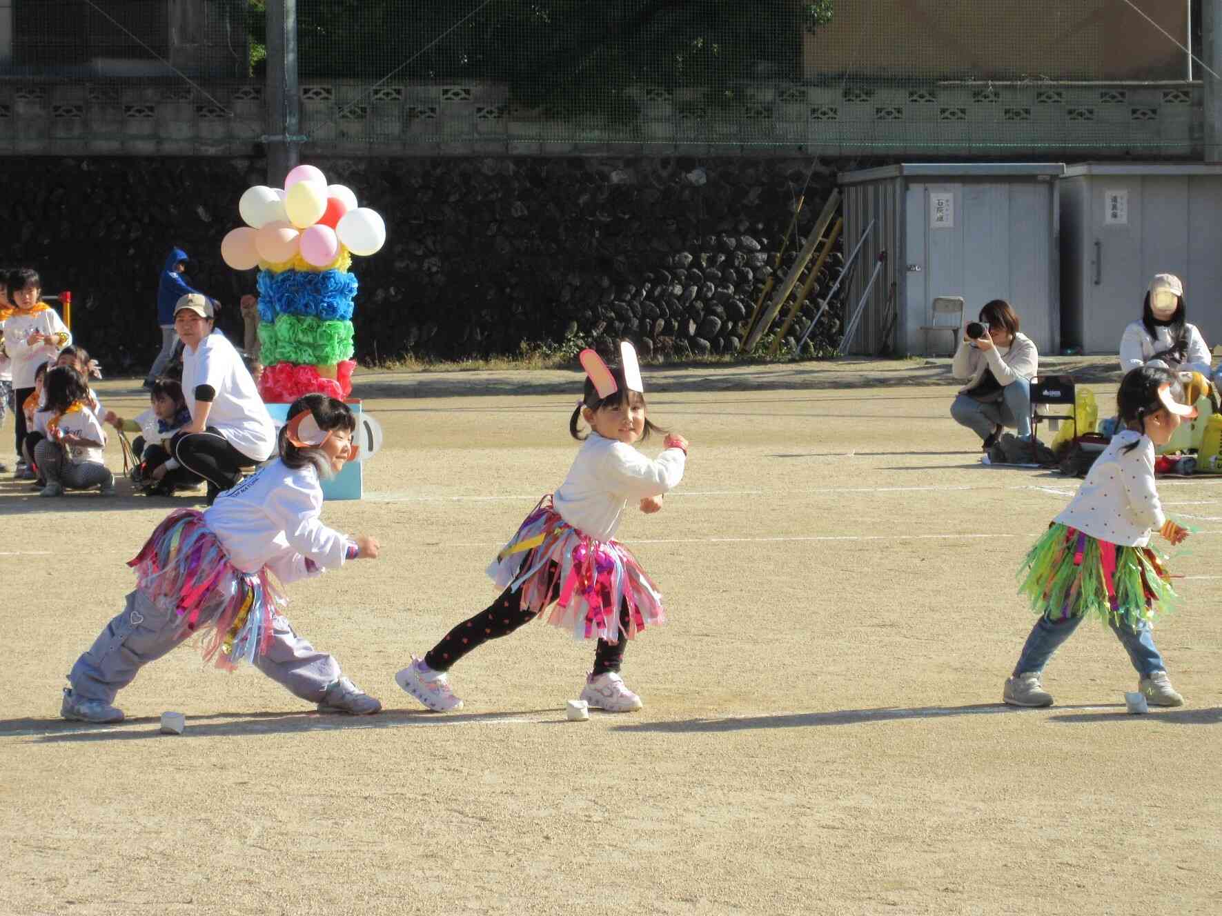 くま組ダンス♫　動物に変身して「ウキウキパレ～ド♪」保育士のダンスも好評でした♡