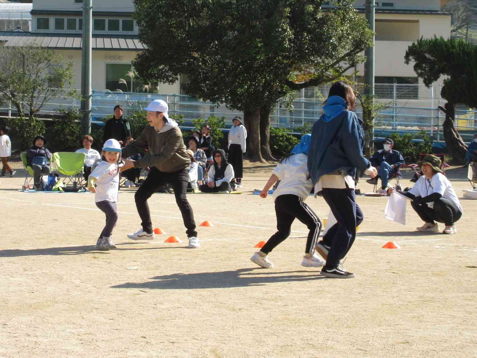 ぱんだ組の親子競技。保護者の方々の作戦会議もあったそうで、大盛況でした♪