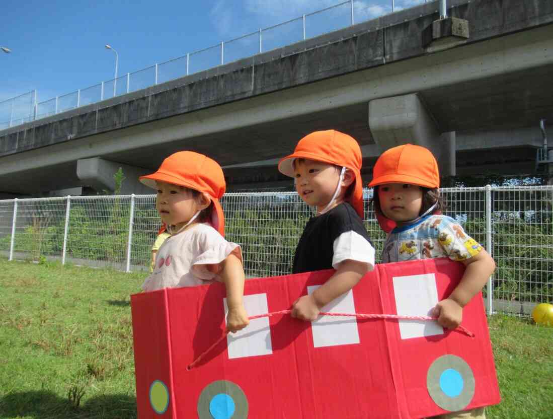 列車に乗って『いってきまーす！』『どこいこうかな・・・』