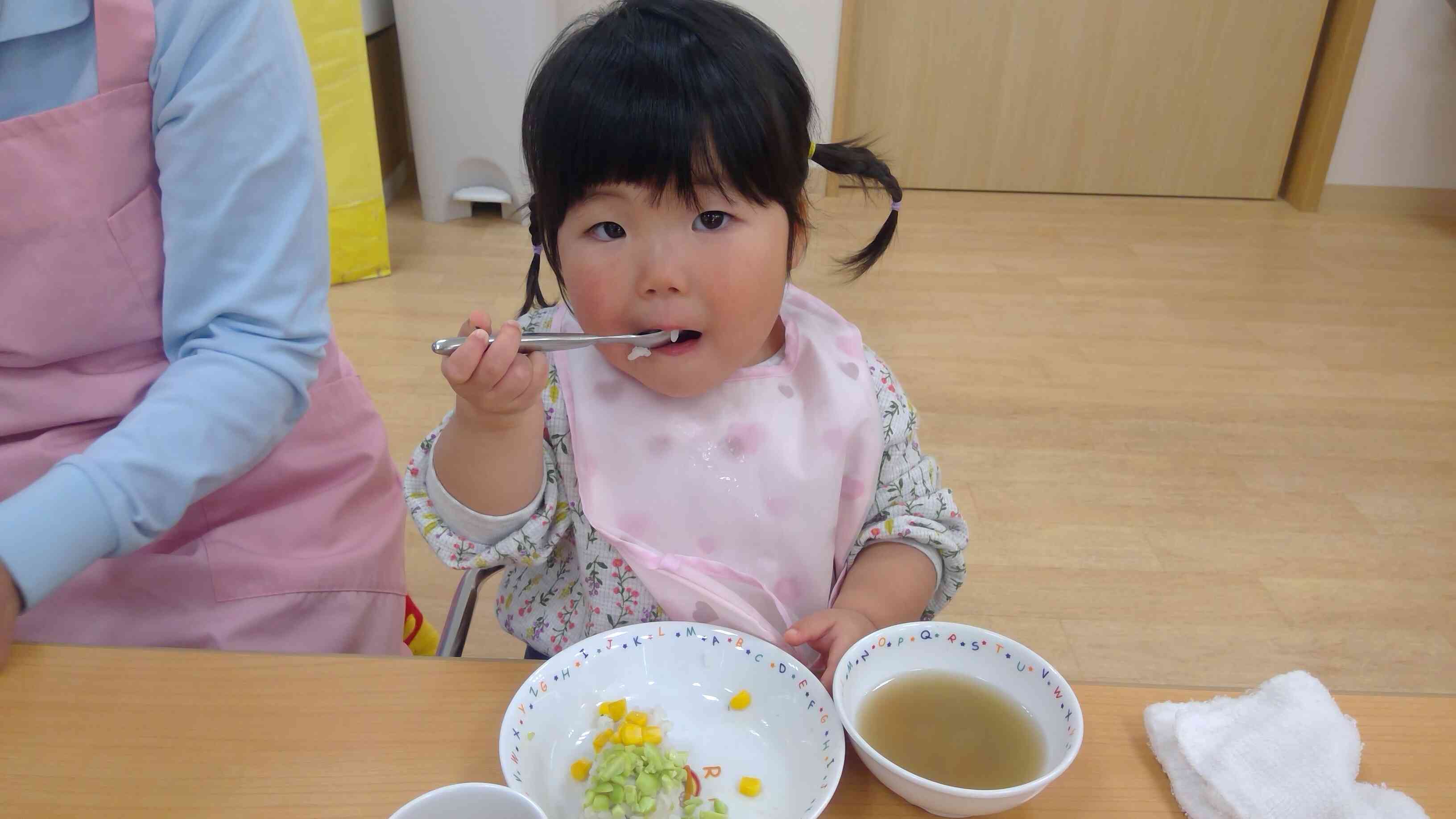 いろいろな色、形、味、匂い、食感。五感を楽しむメニューでした。給食の先生、ありがとう