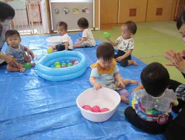 水風船あそび（0歳児）