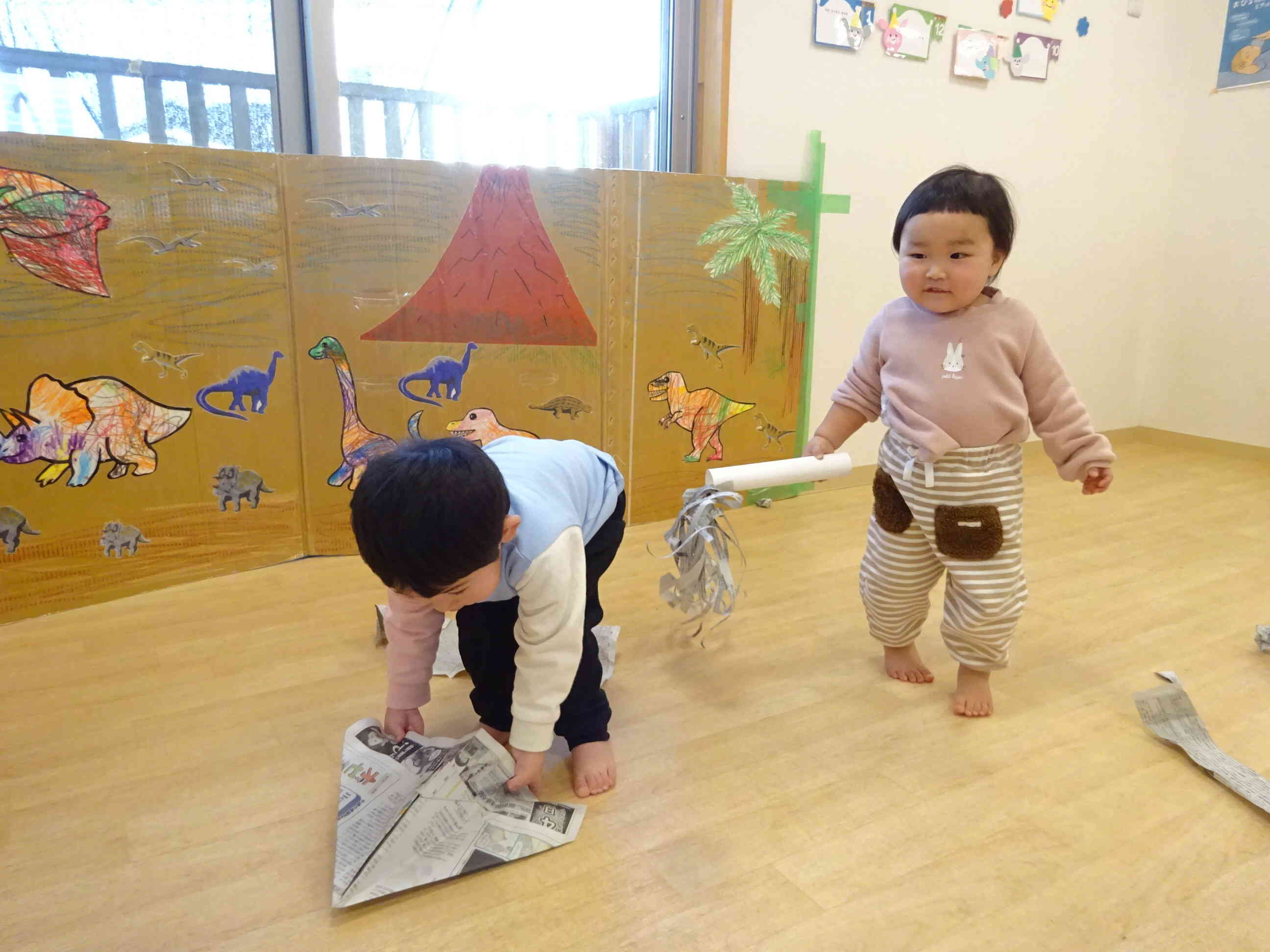 紙飛行機もできましたね！遠くまで飛んだかな？