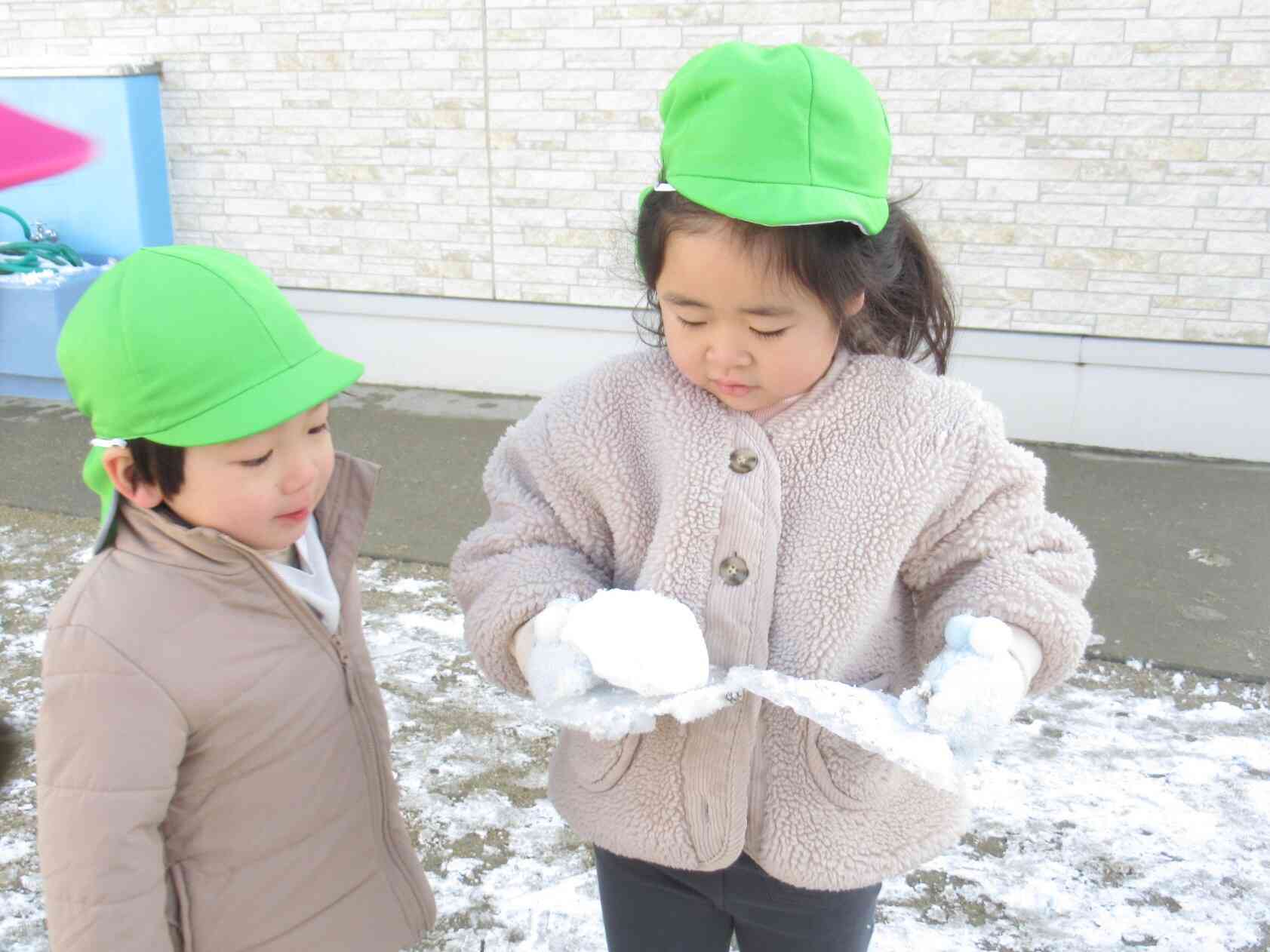 氷の上に雪を乗せてみようか！