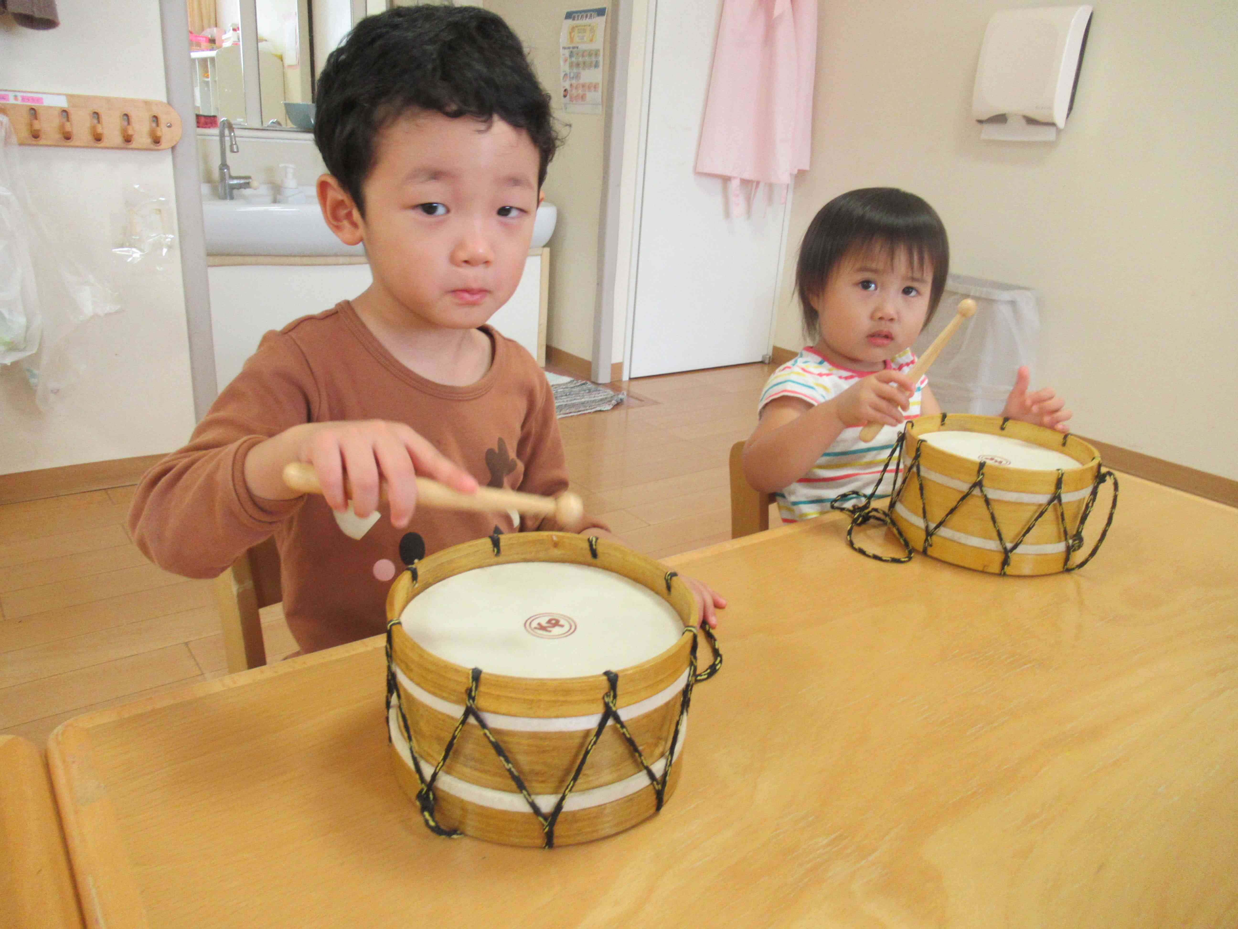 室内活動の様子（2歳児）