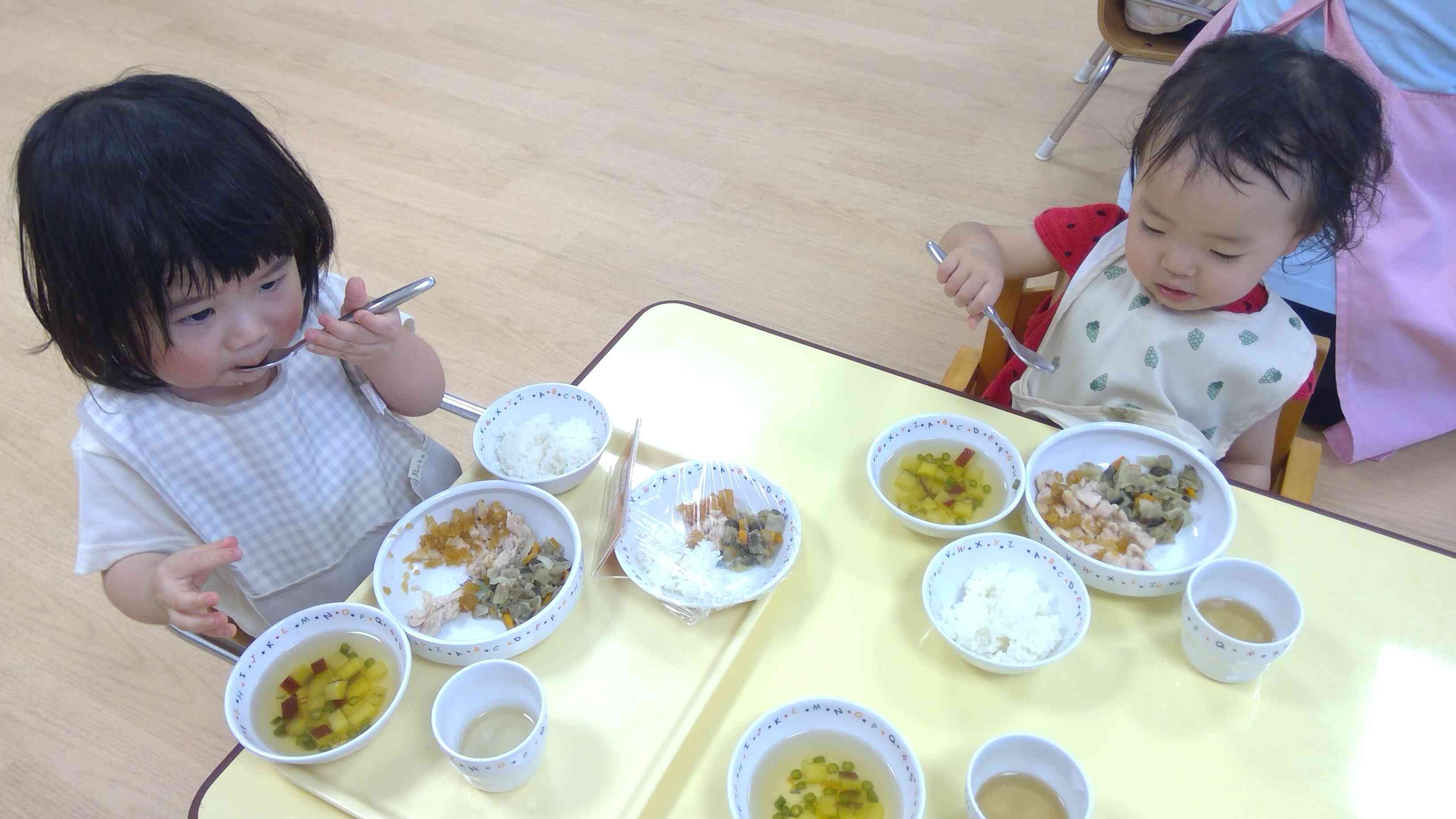 給食もぐもぐ♪