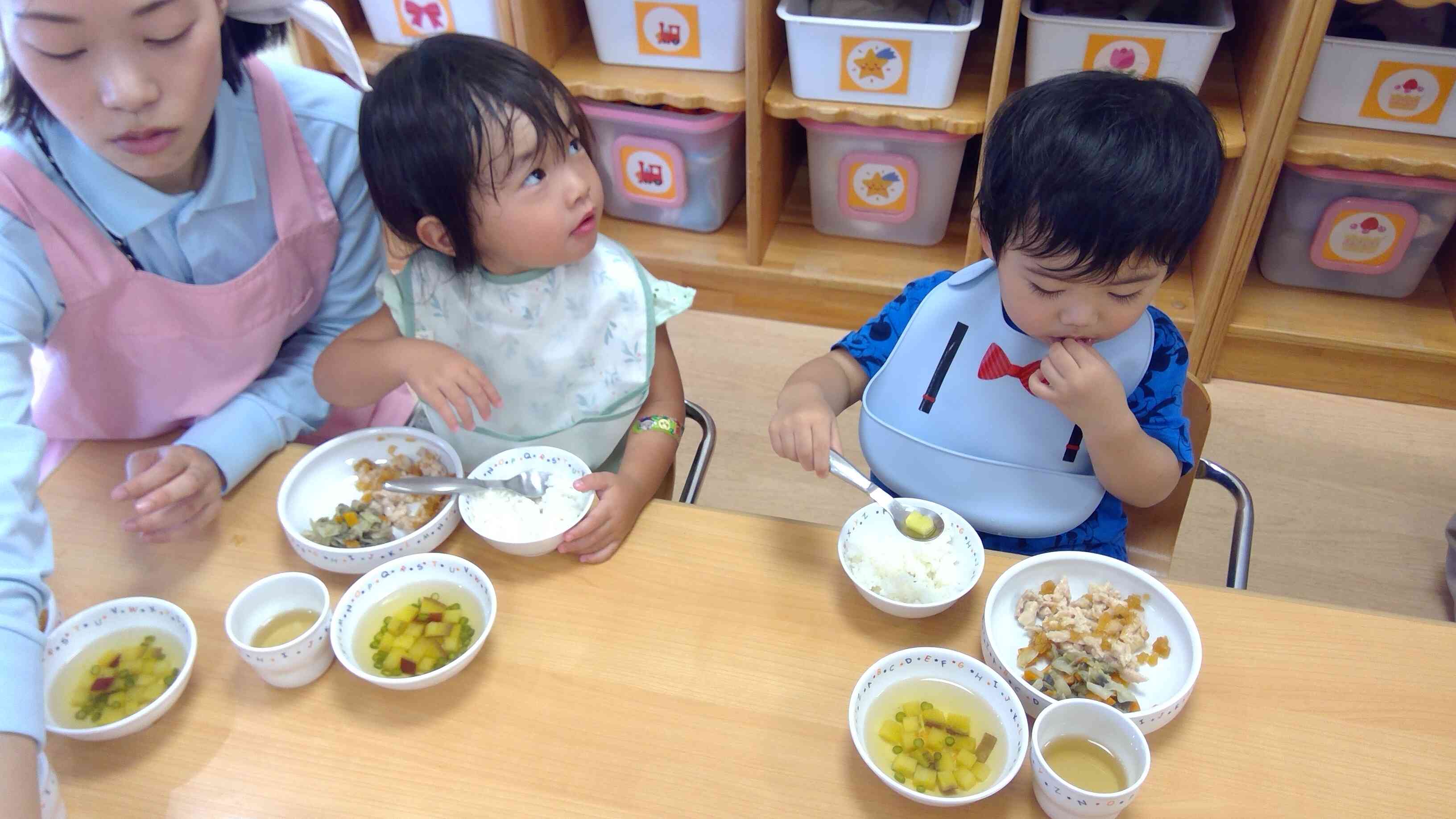 「どれから食べようかな～？」