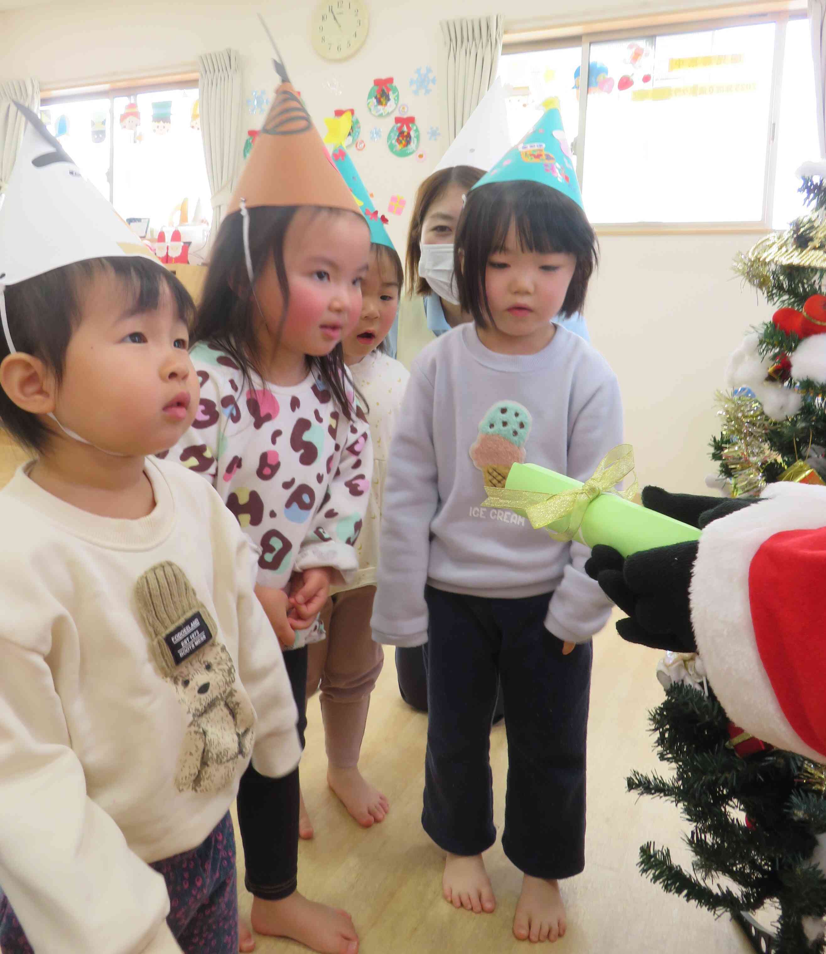 サンタさん来てくれてありがとう！のお礼のお手紙を渡したよ☆