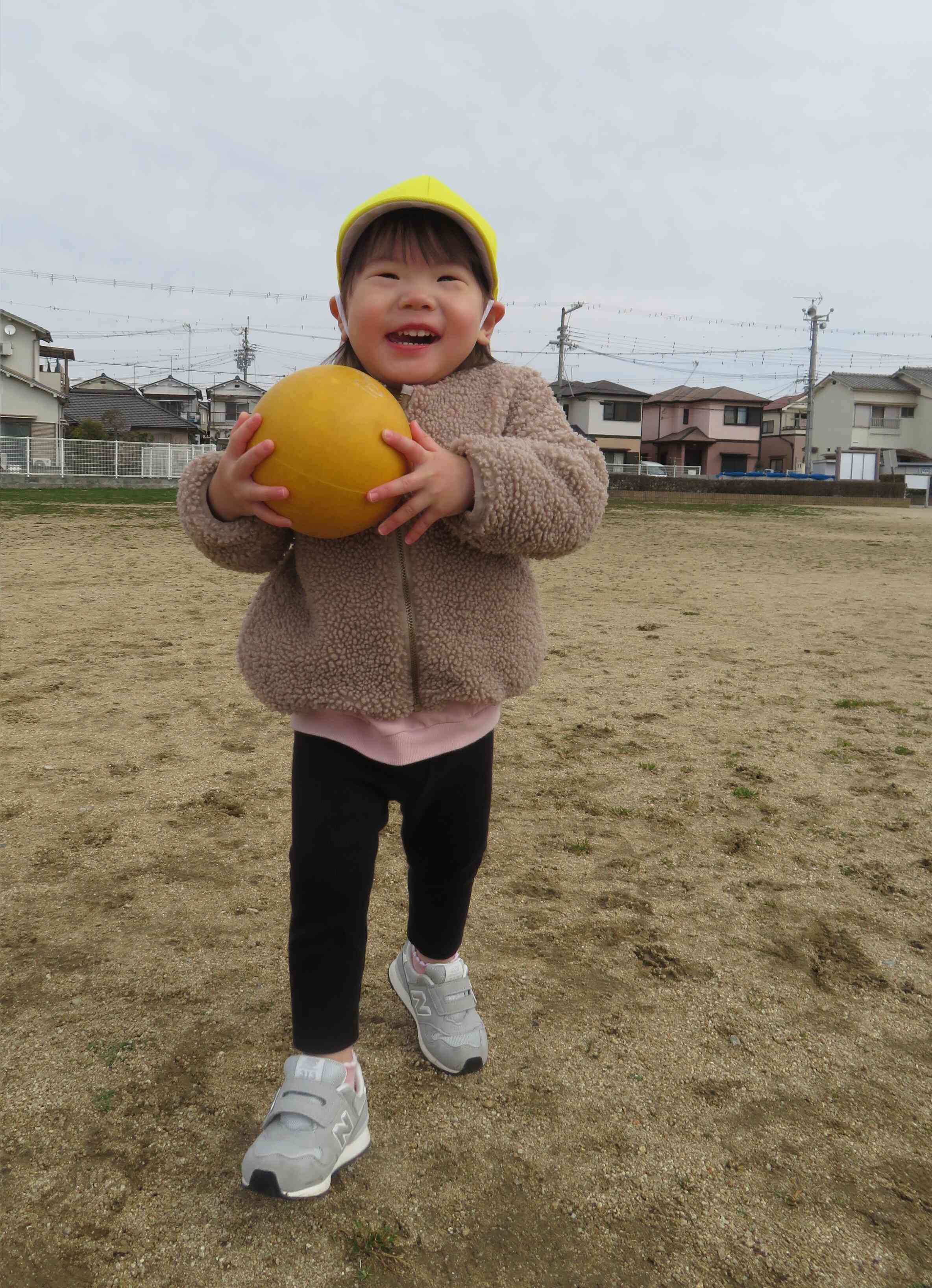 ボール遊び、たっのしい～♪