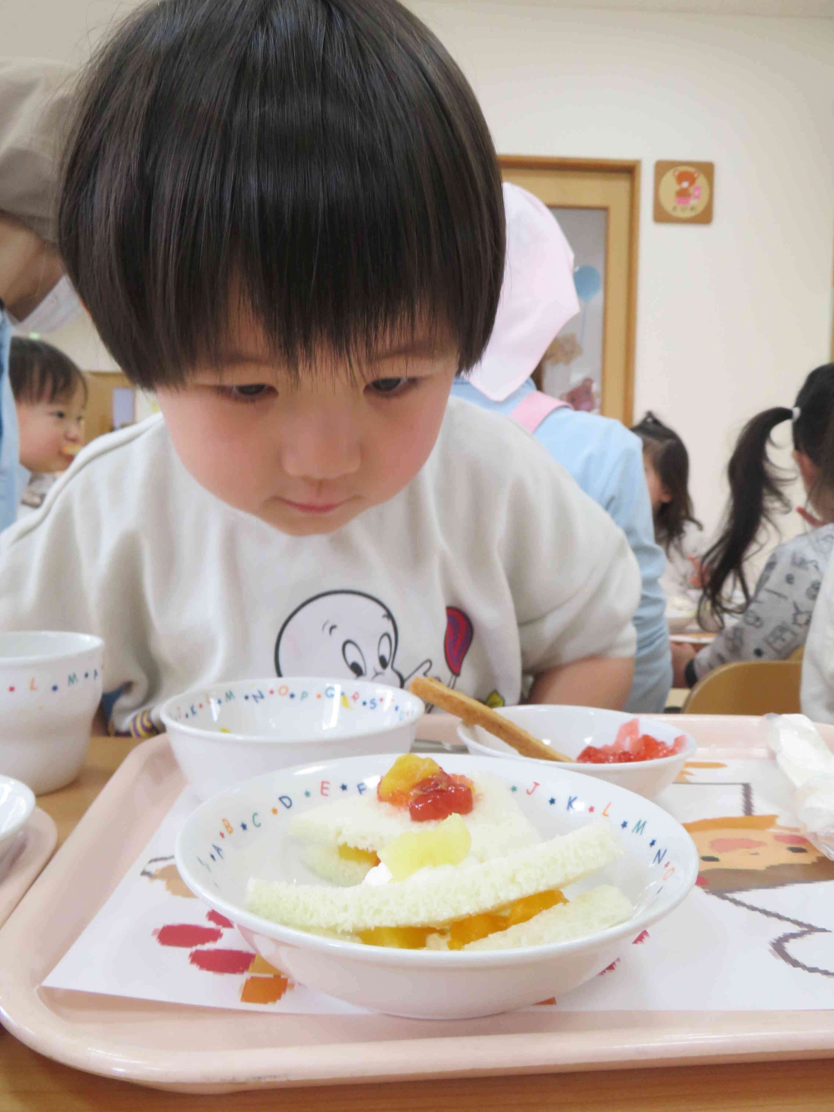 「早く食べたいなぁ、、、。」