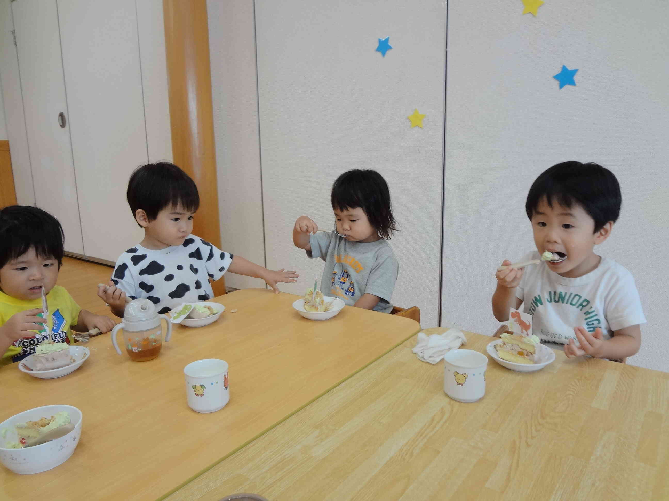 みんなでいただきま～す！とっても美味しかったよ♪給食先生ありがとう！