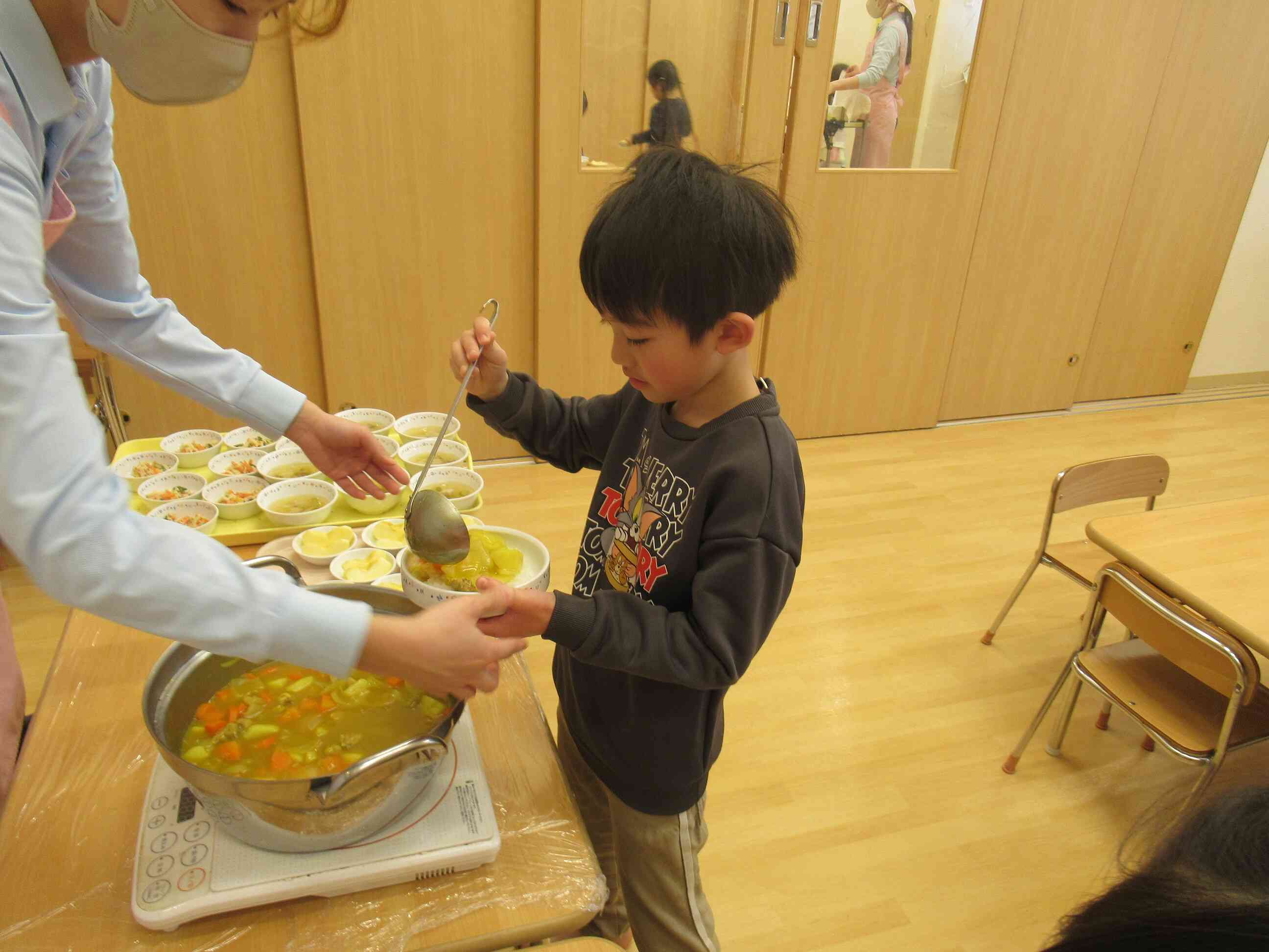 自分でカレーをよそいました！