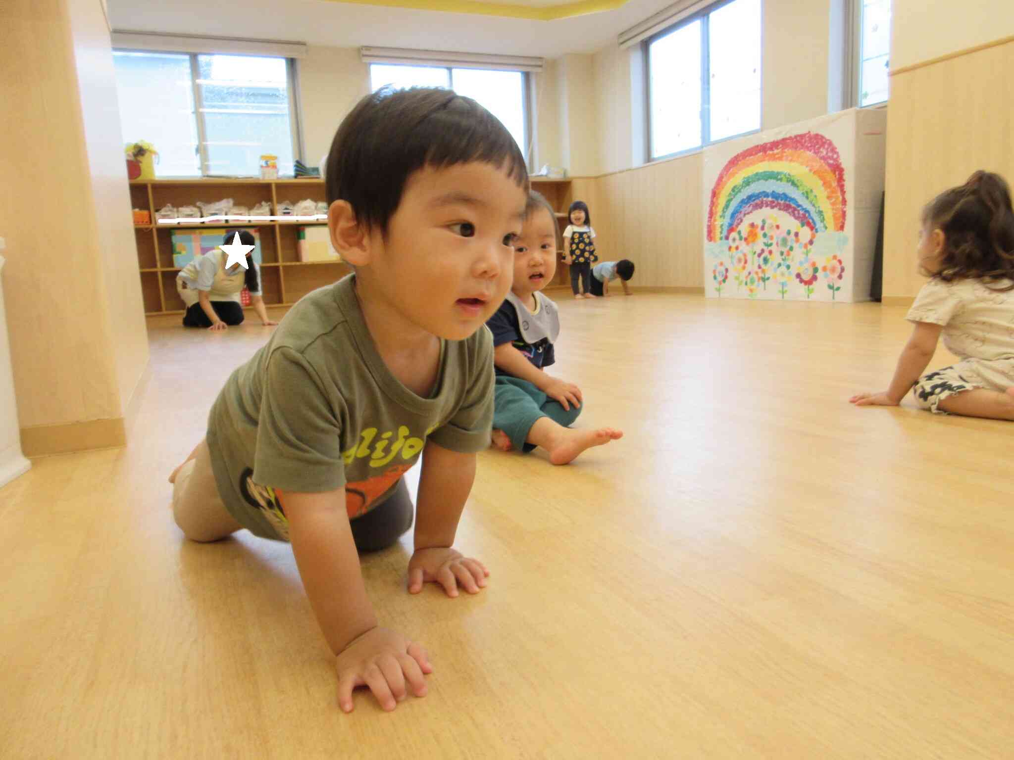 大好きな音楽に合わせて体を動かすよ♪