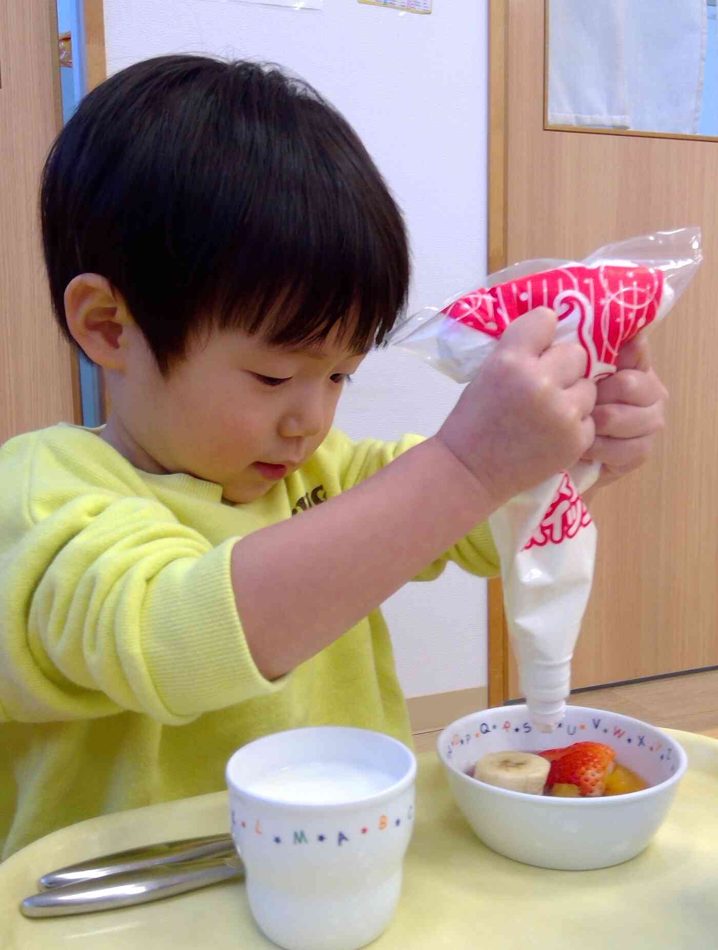 ２月　食育「パフェを作ろう！」