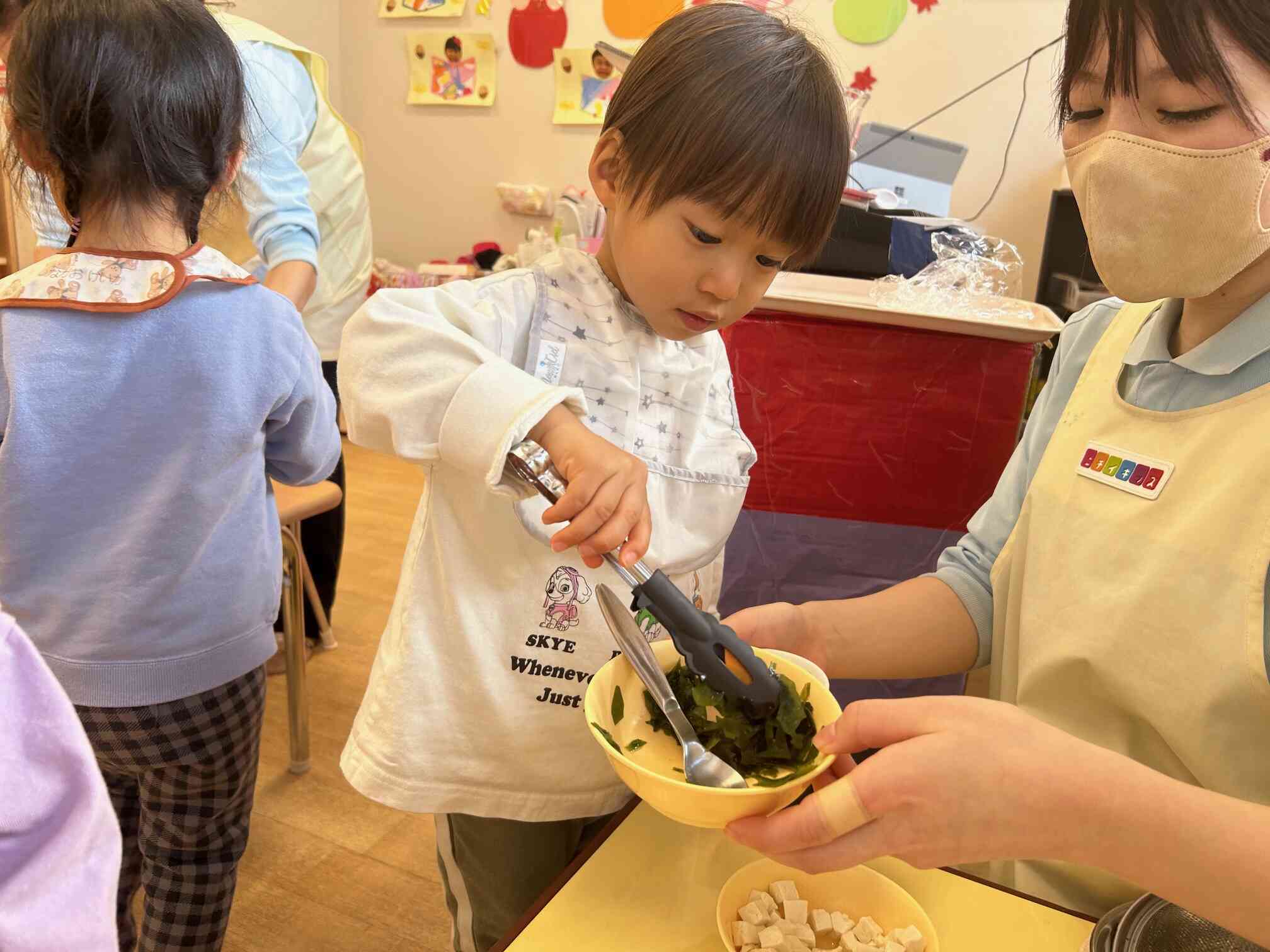 わかめも忘れずに入れるよ！