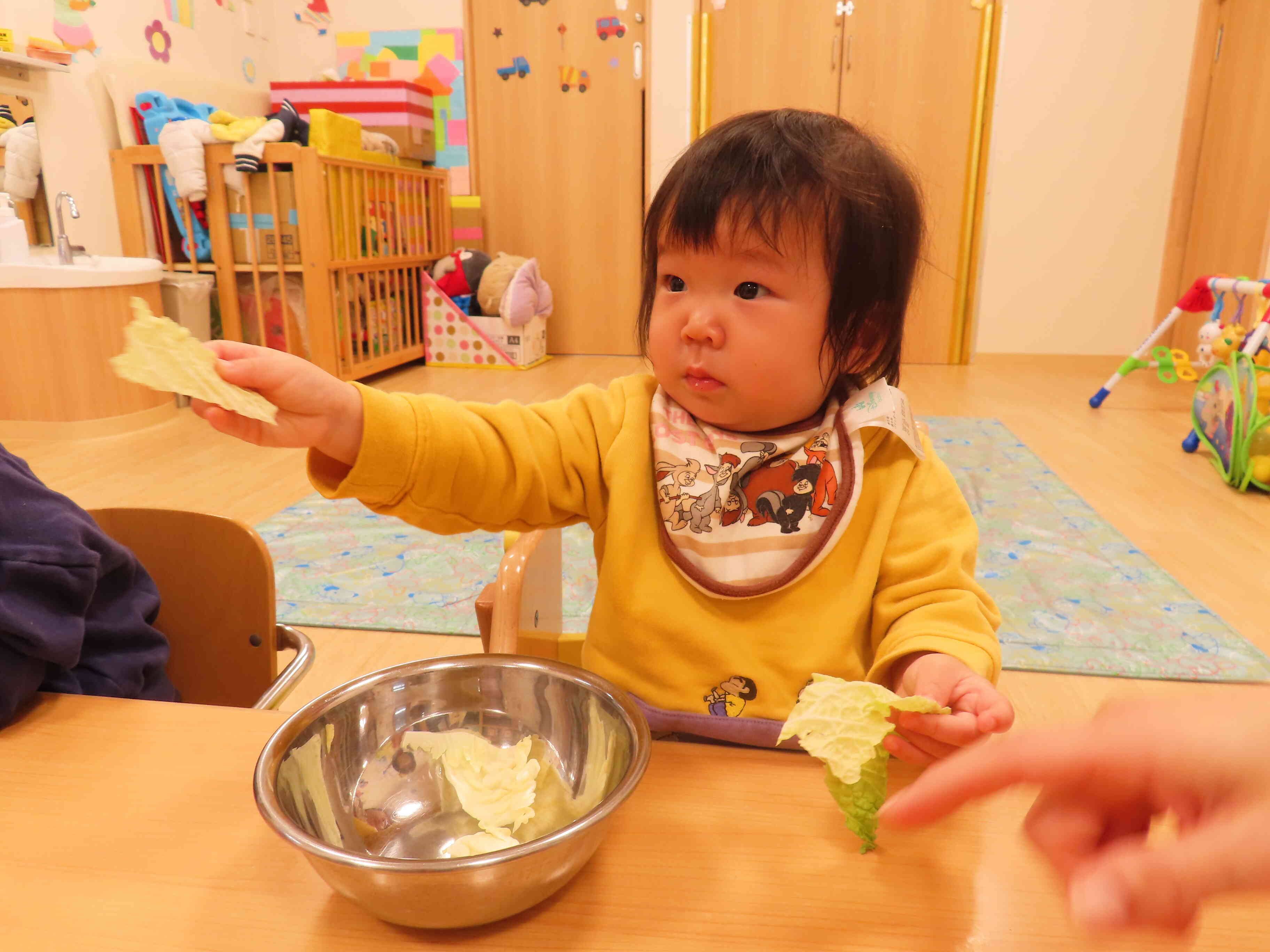 ちぎって先生に「どうぞ♡」