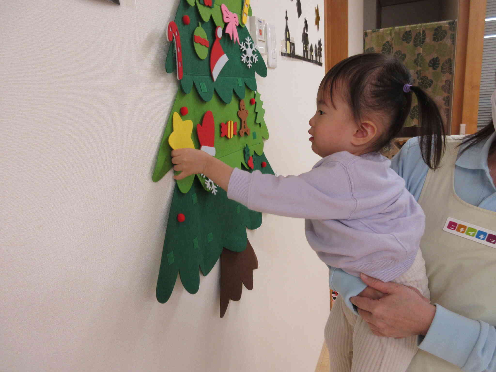 クリスマスタペストリーの飾り付け☆