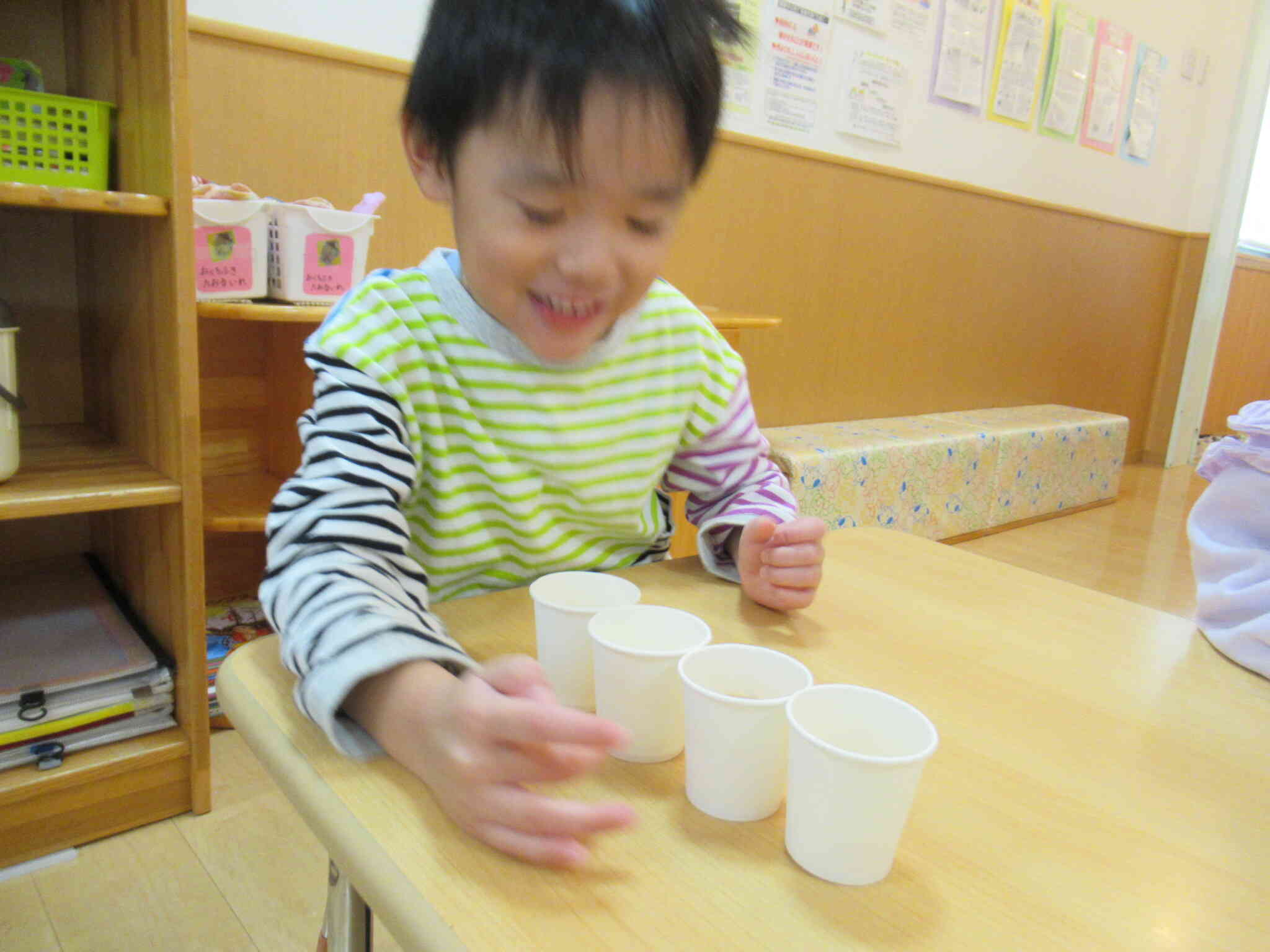 どれから飲もうかな？さくら組（５歳児）