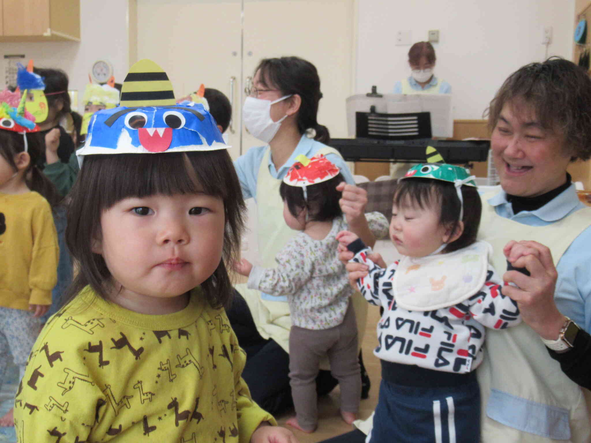 すみれ組さん（０歳児）も元気に鬼のパンツ♪