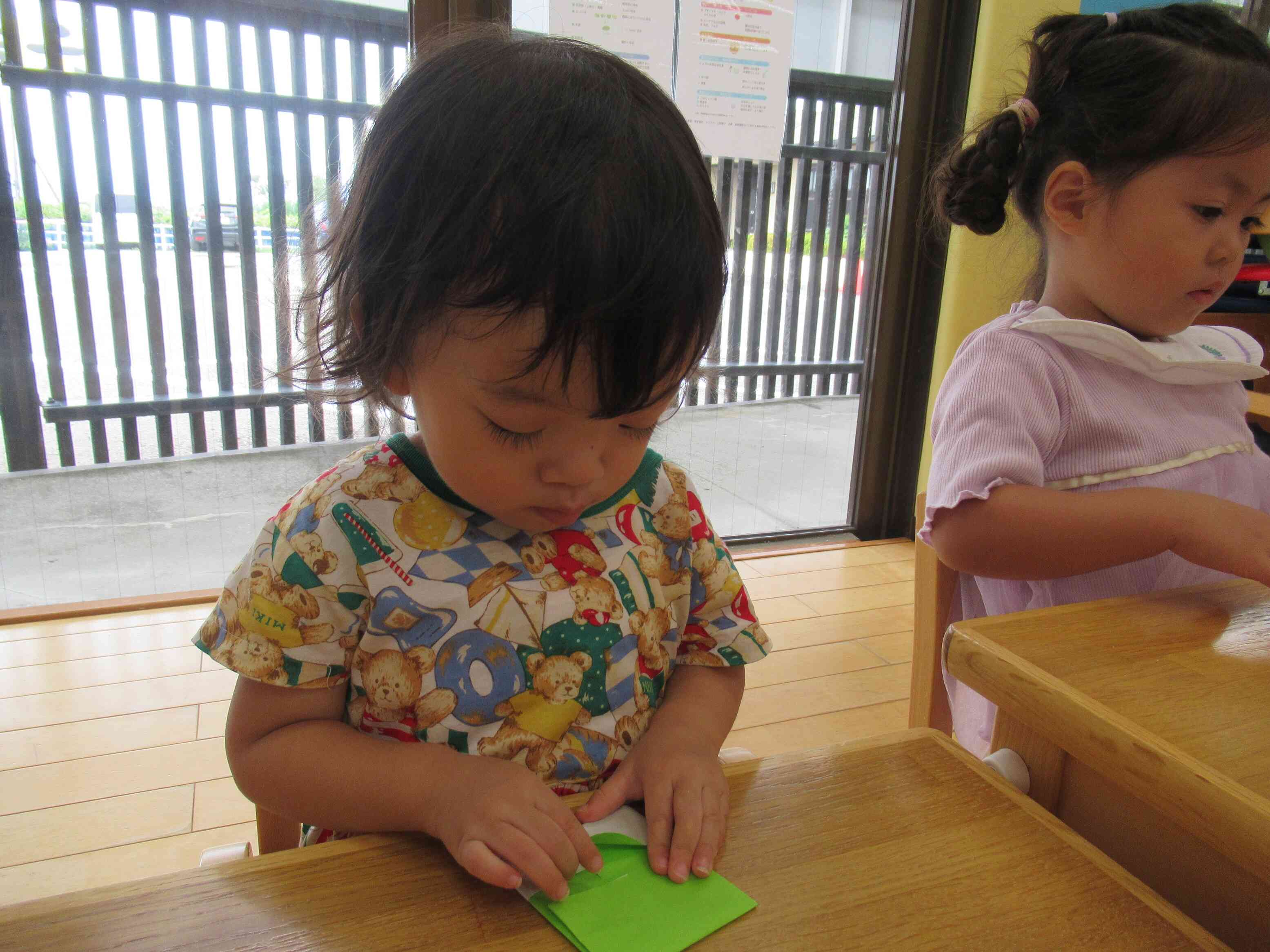 「わたしは、きみどりのどんぐりを作ってみるんだ」