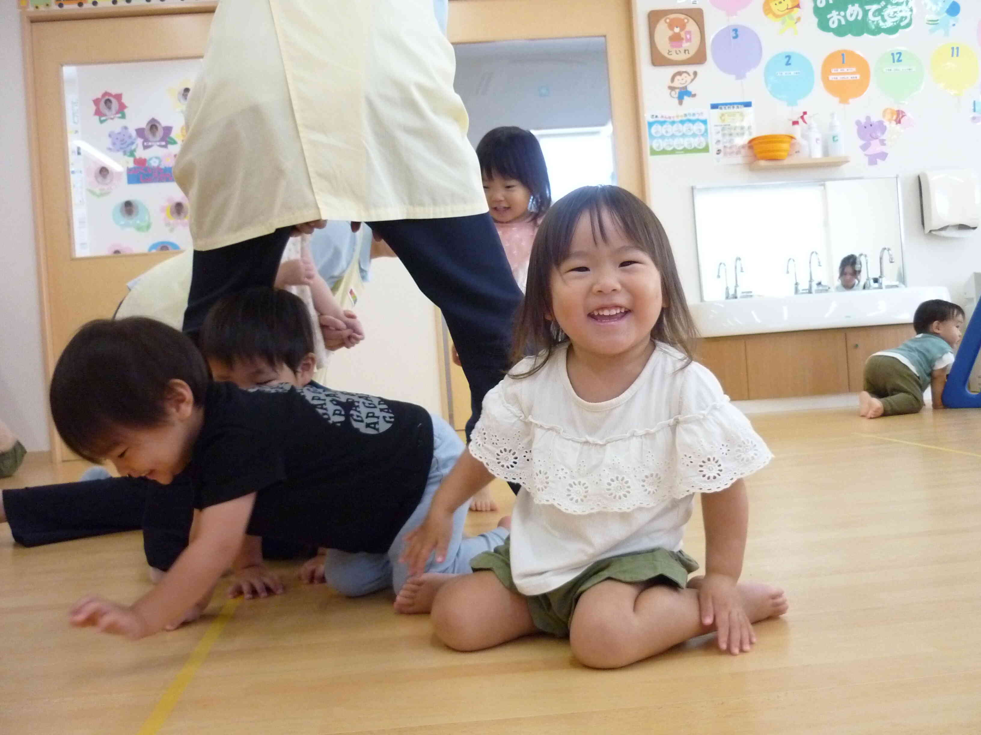 先生の足トンネル～楽しい！！