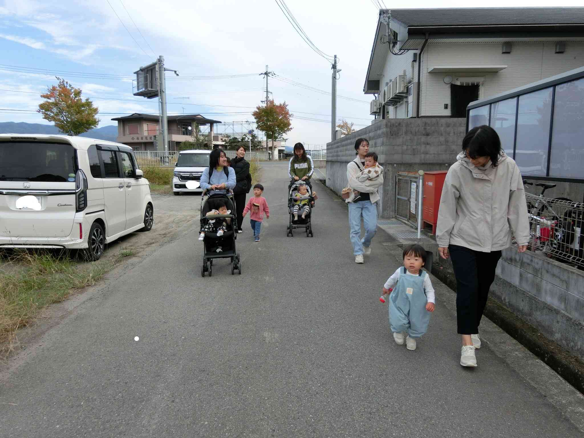 11月　子育て広場【秋拾い】