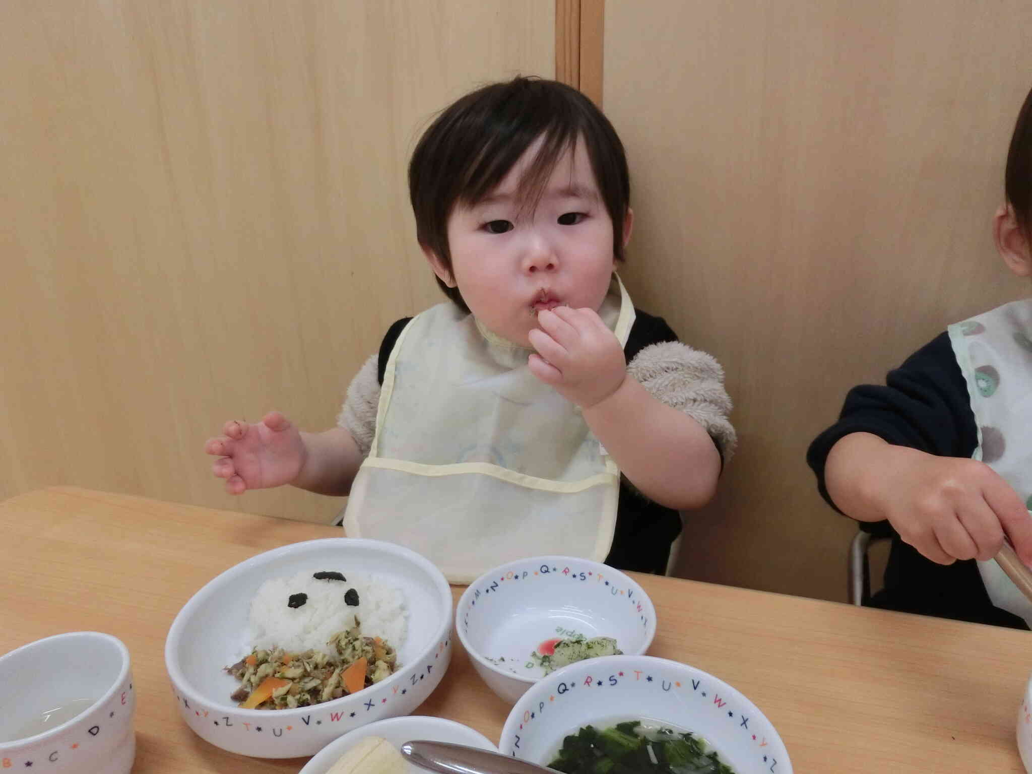 遊んだ後は大好きな給食♪