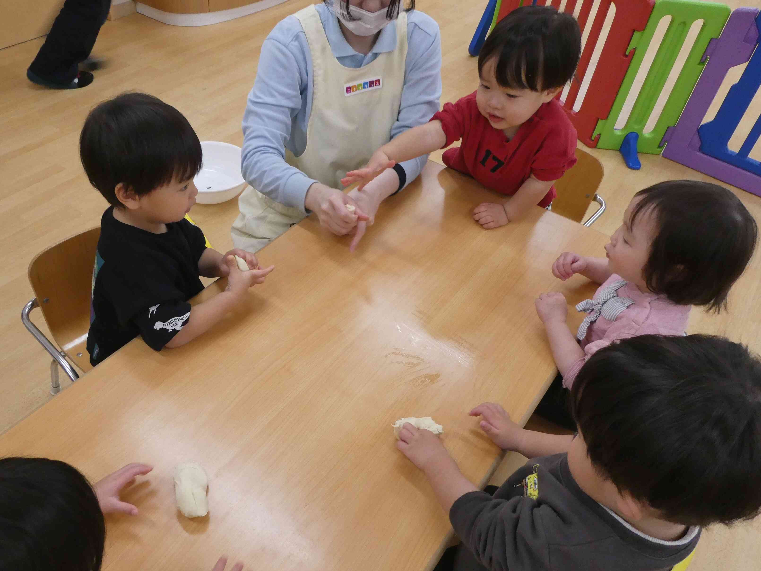 あひる組　小麦粉粘土で遊んだよ！！