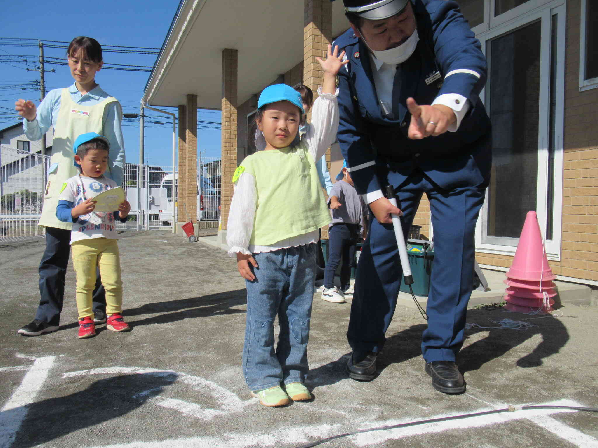 交通安全教室　～りす、ぱんだ組（3、4歳児）