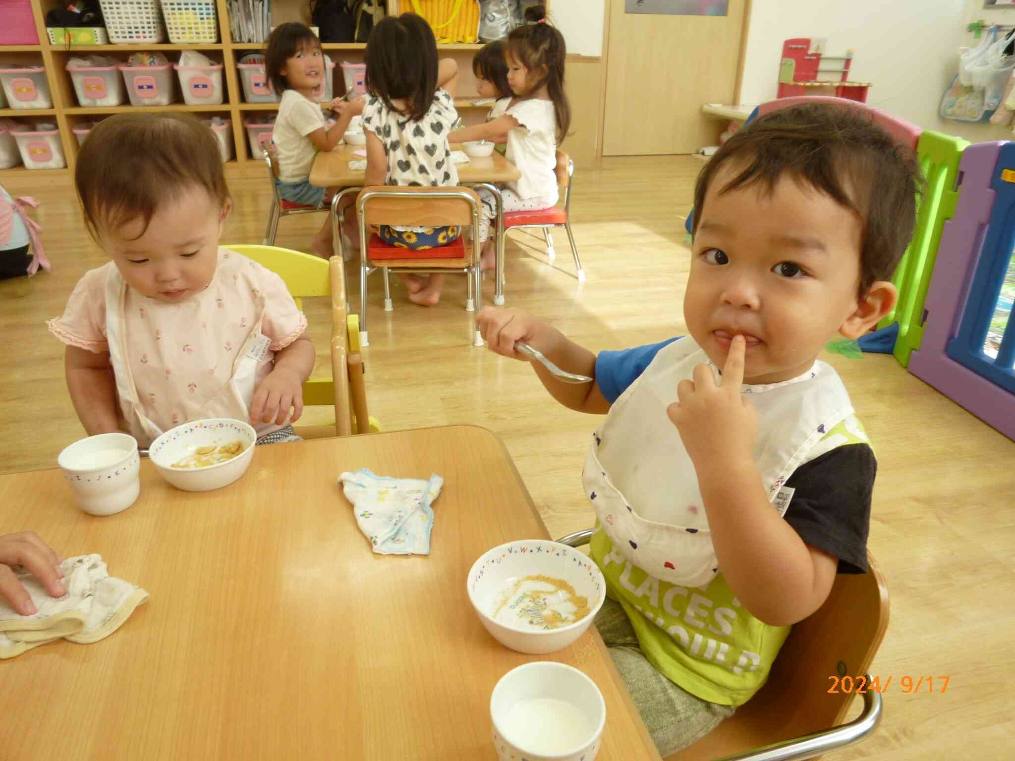 あっという間にお皿は空っぽになっちゃった♫きな粉もペロッ、甘くておいしいね♡美味しいお月見を楽しみました。