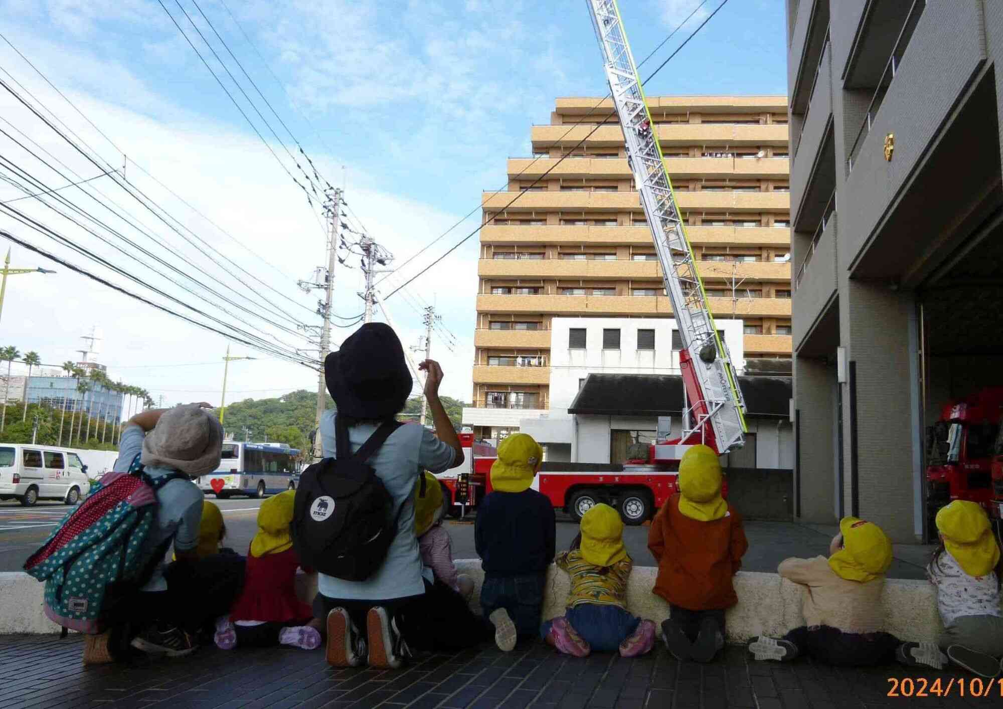 はしご車の迫力に大興奮‼