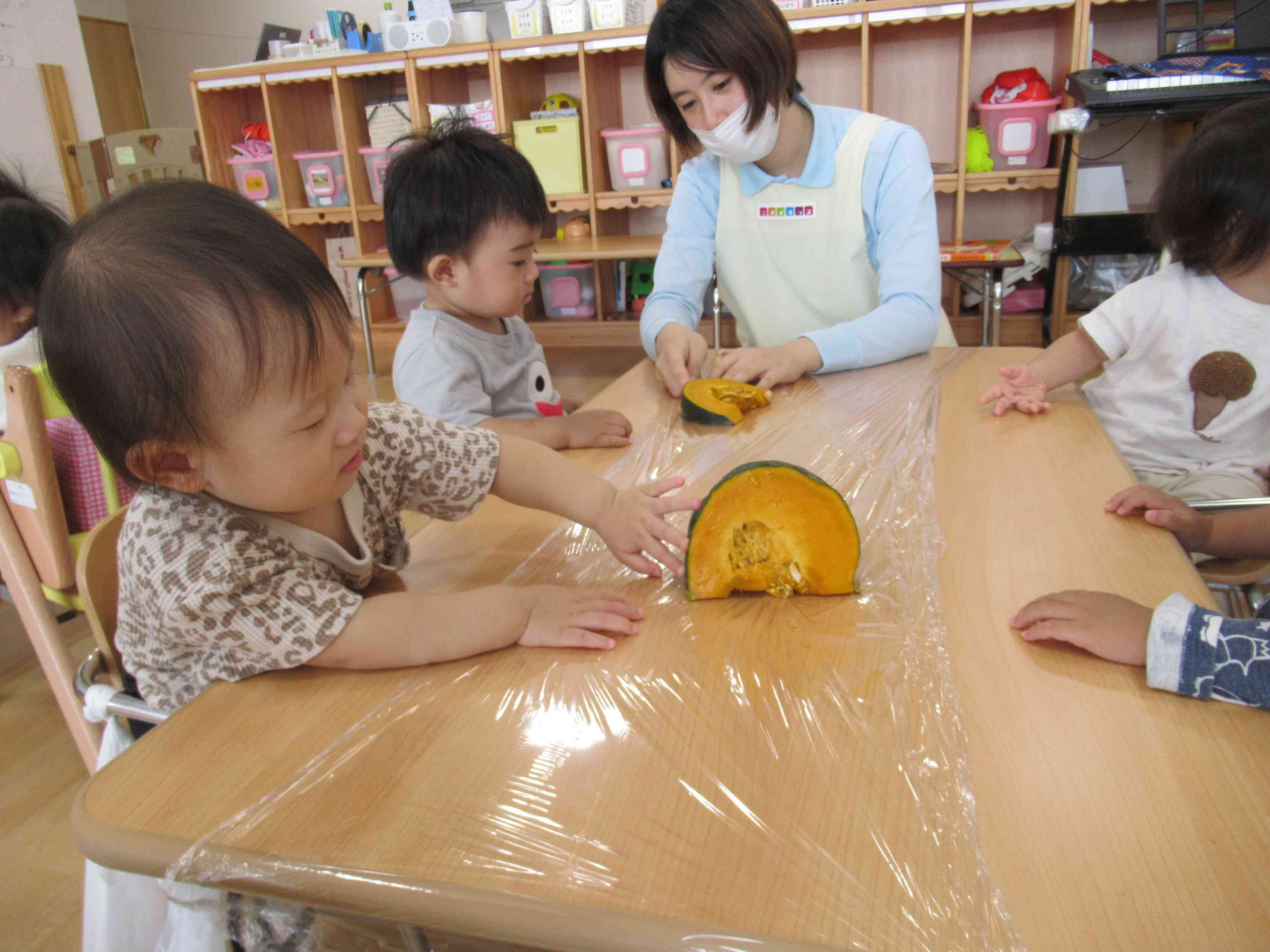 食育活動☆かぼちゃの種取りに挑戦しましたー！