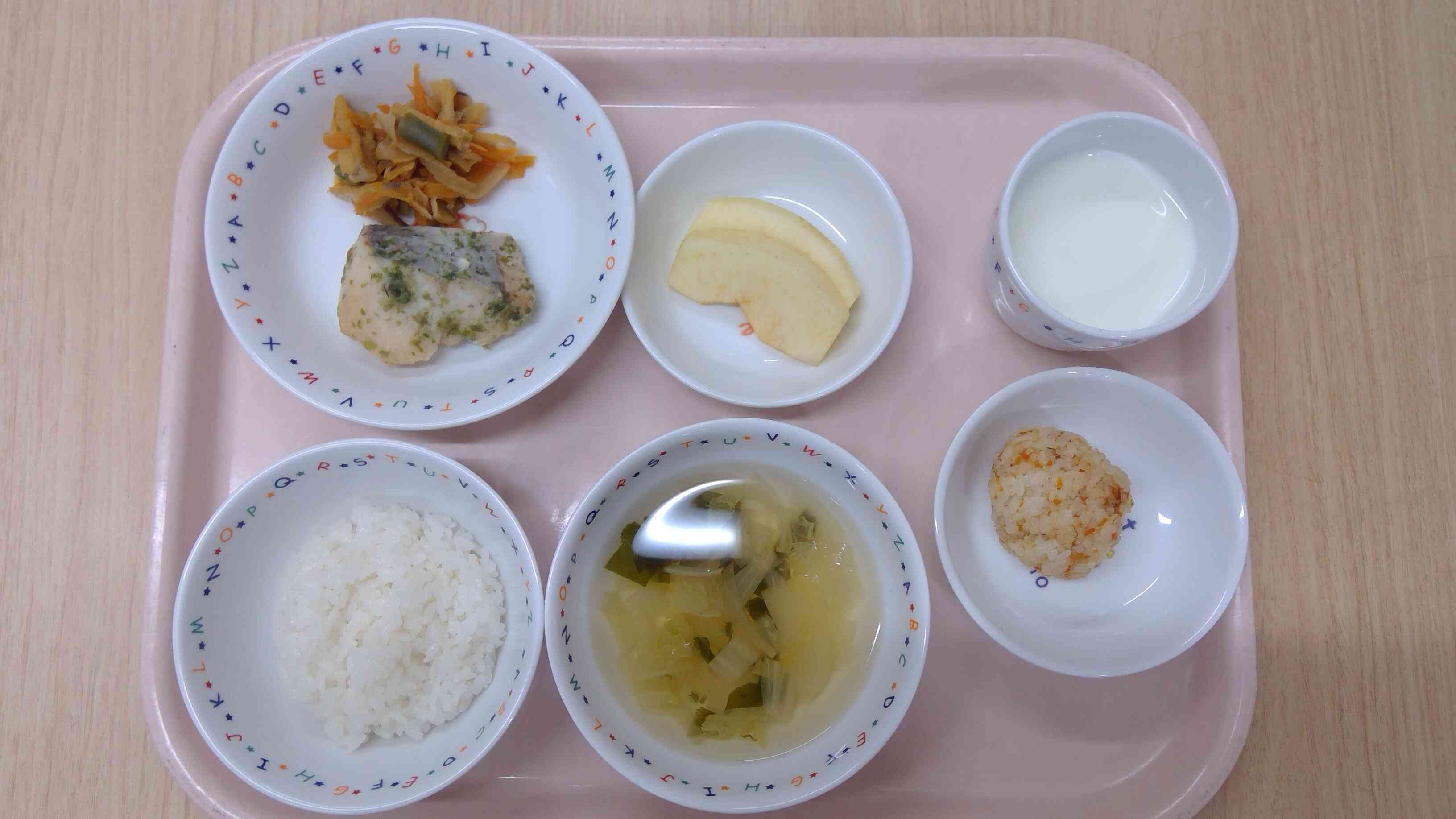 11月22日の給食とおやつ（和食の日献立）