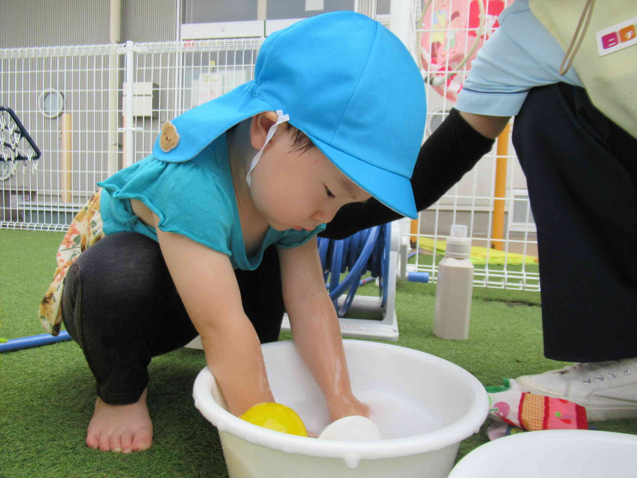 泡遊び！何か洗っているのかな？