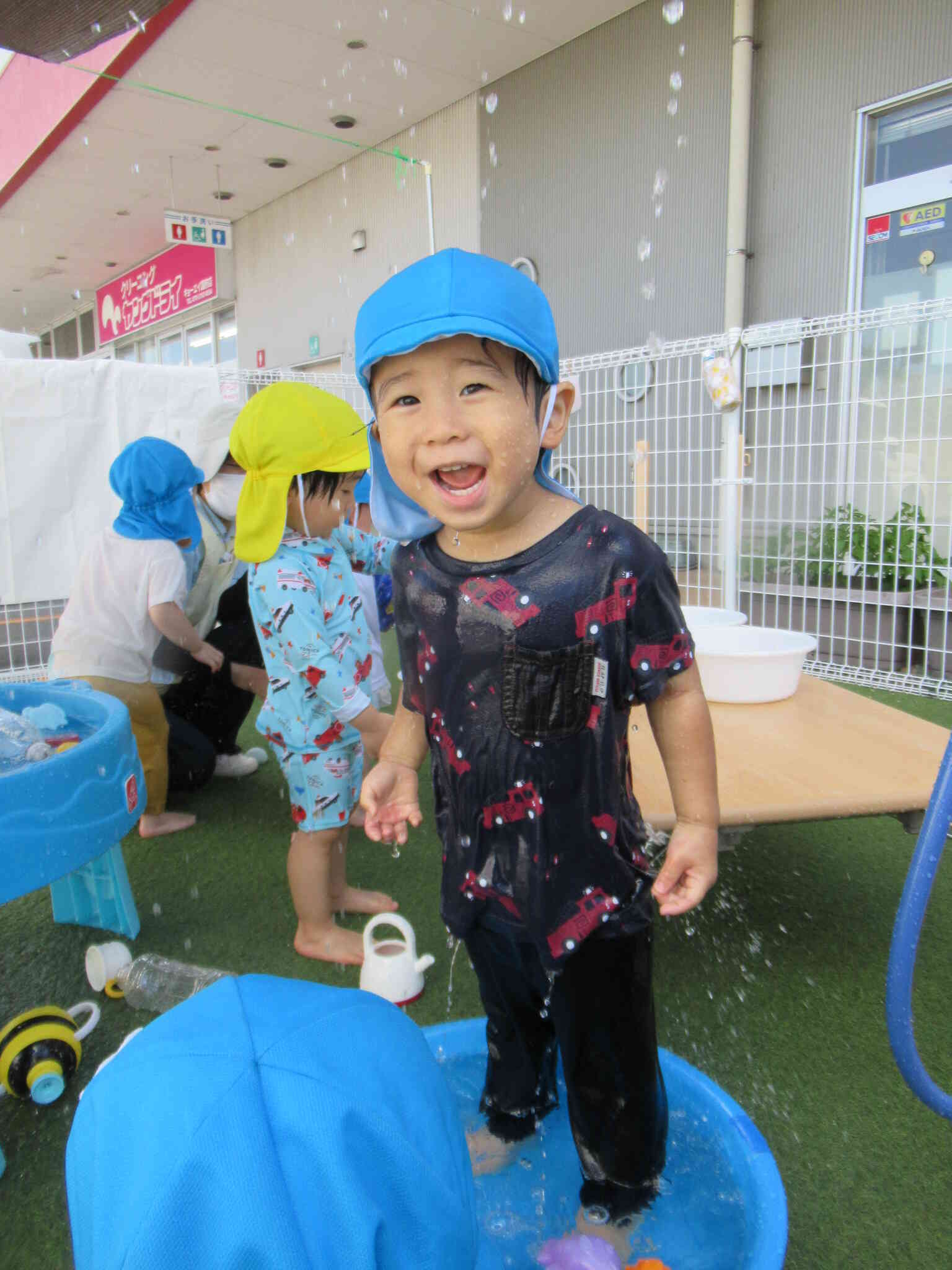 「うわ～！お水きもちいい～～！！」