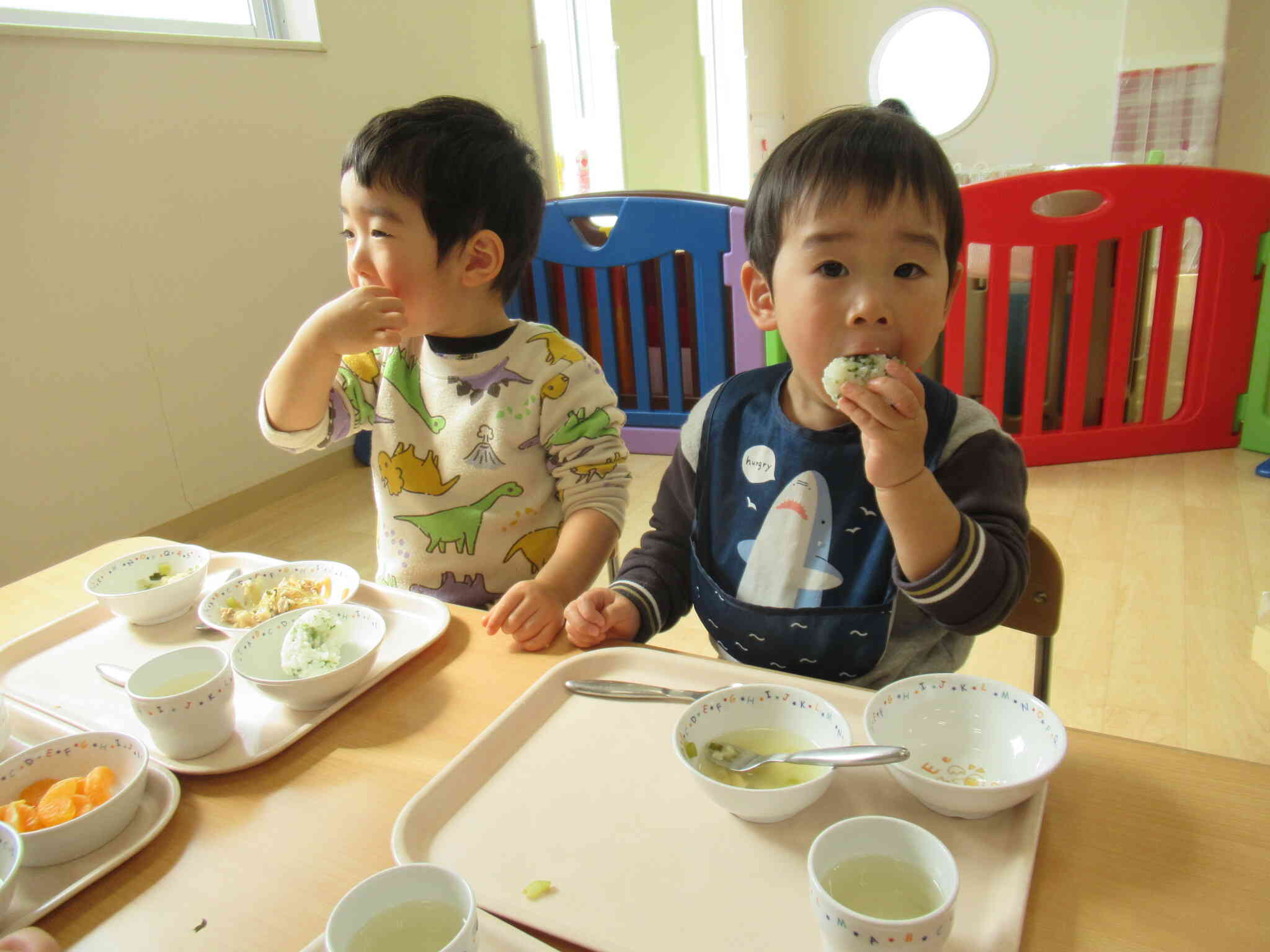 【2月の食育】わかめおにぎりをにぎろう！