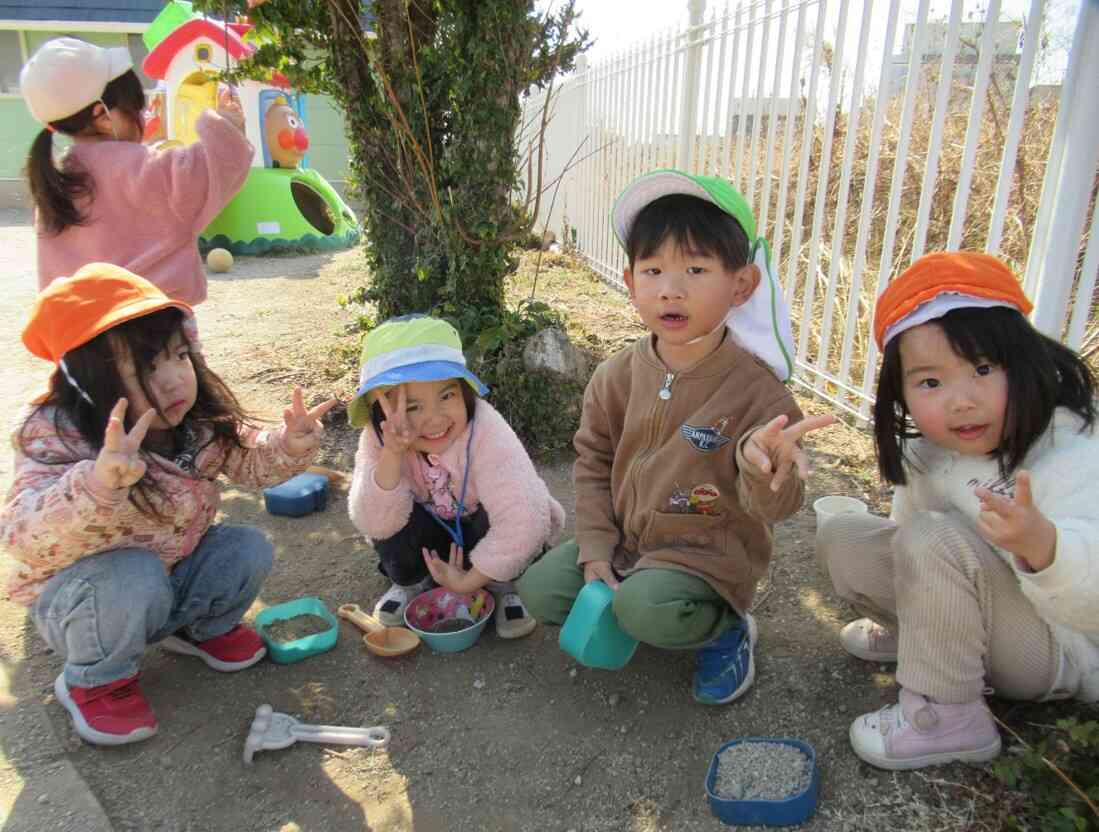 みんなでお料理をたくさん作ってるよ！何がいいかな？