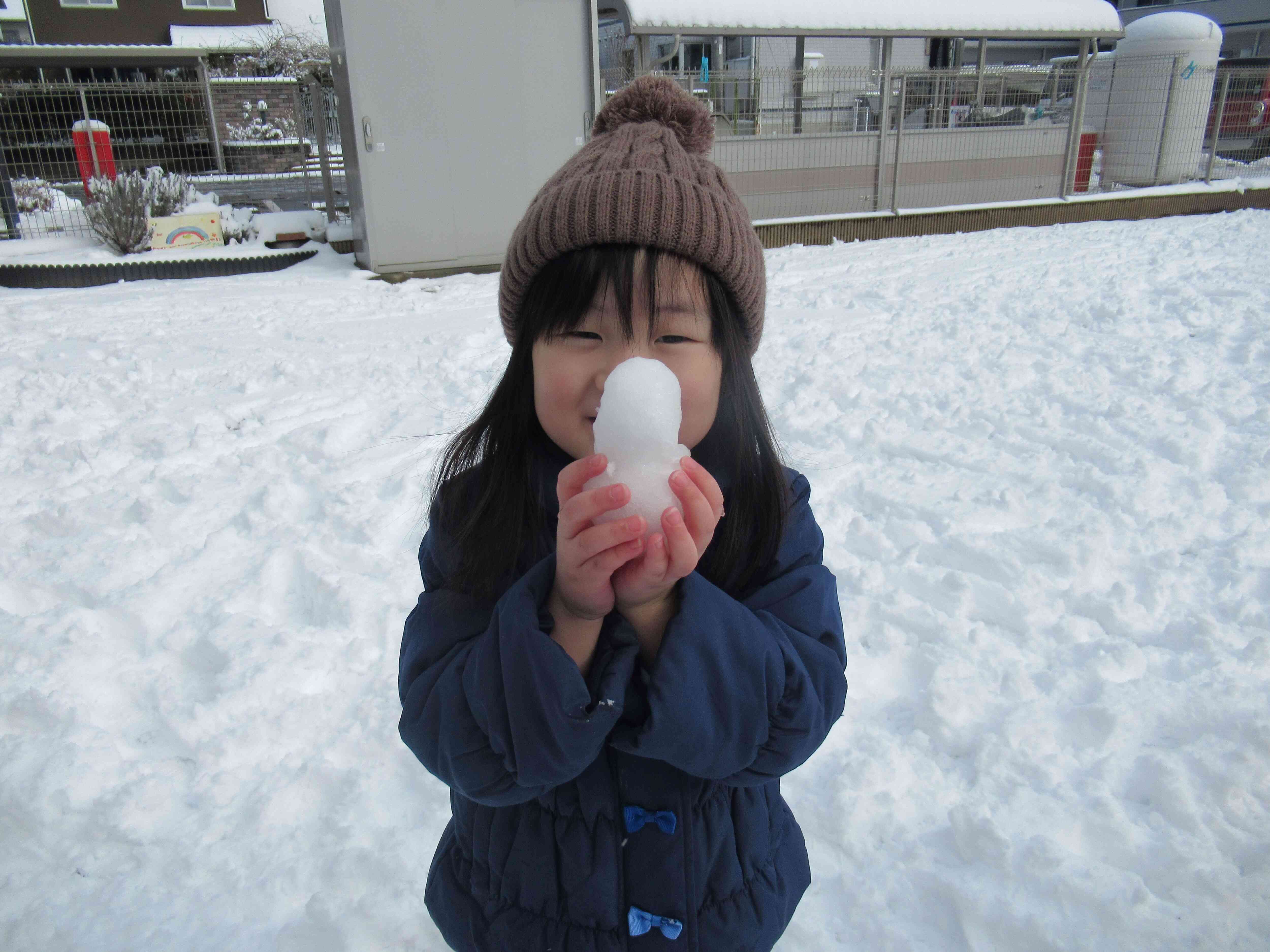 小さい雪だるま。