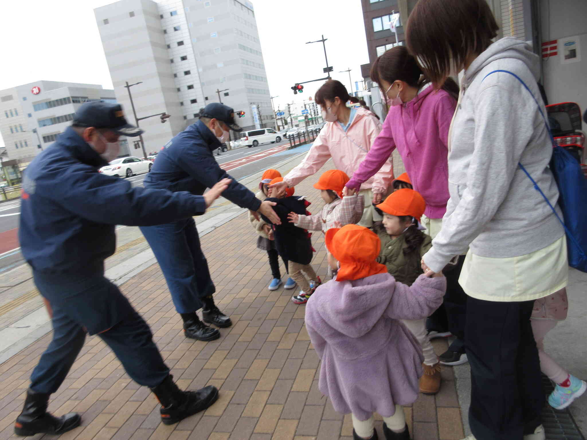 消防士さんとご挨拶♬また来るね！