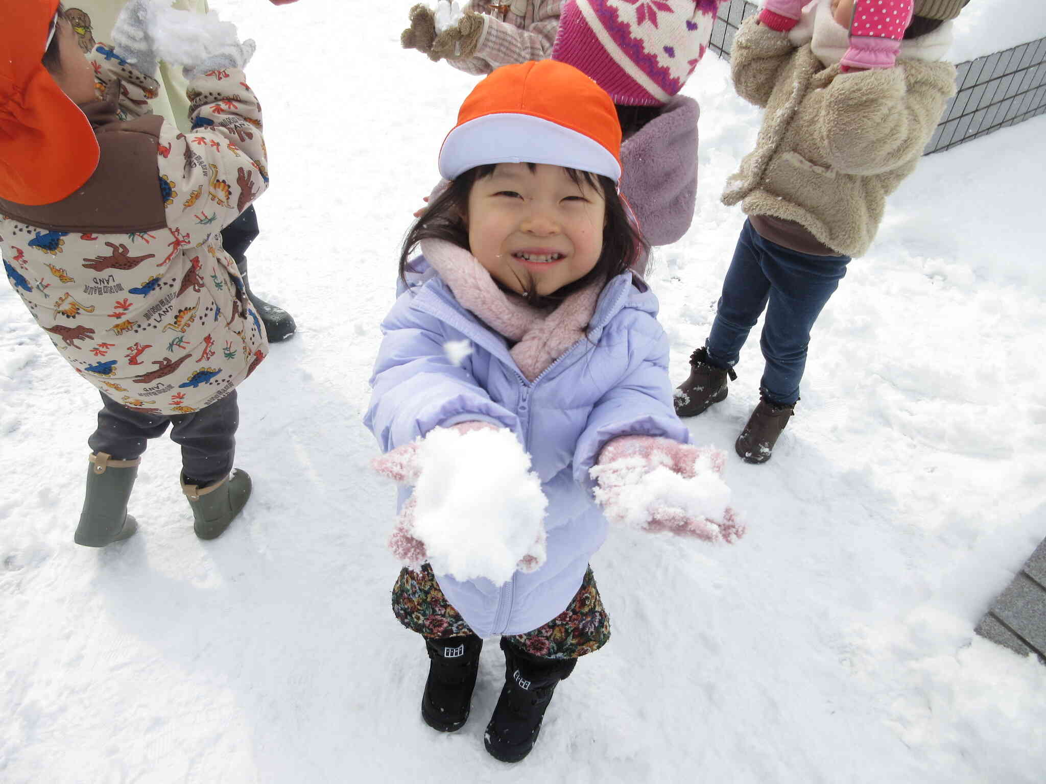 見て！大きい雪玉！！