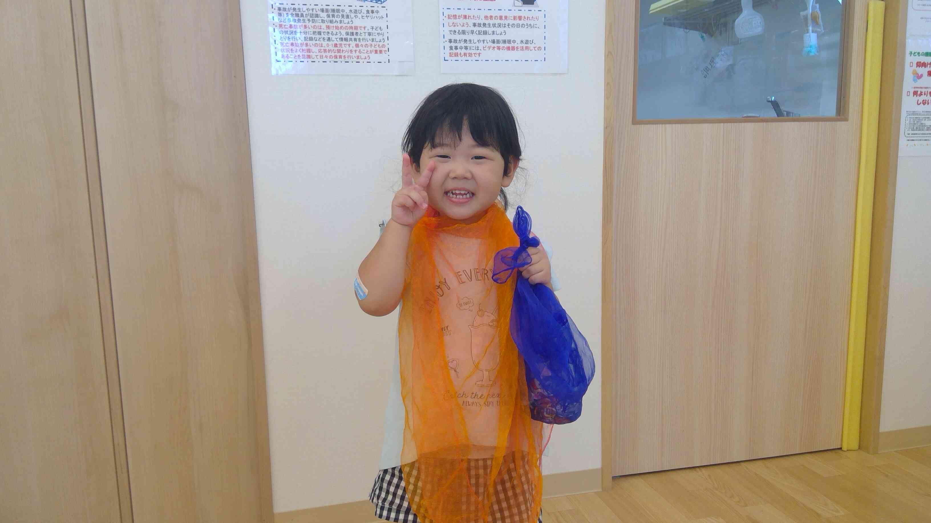 うさぎ組（2歳児）☆なりきりスカーフ遊び