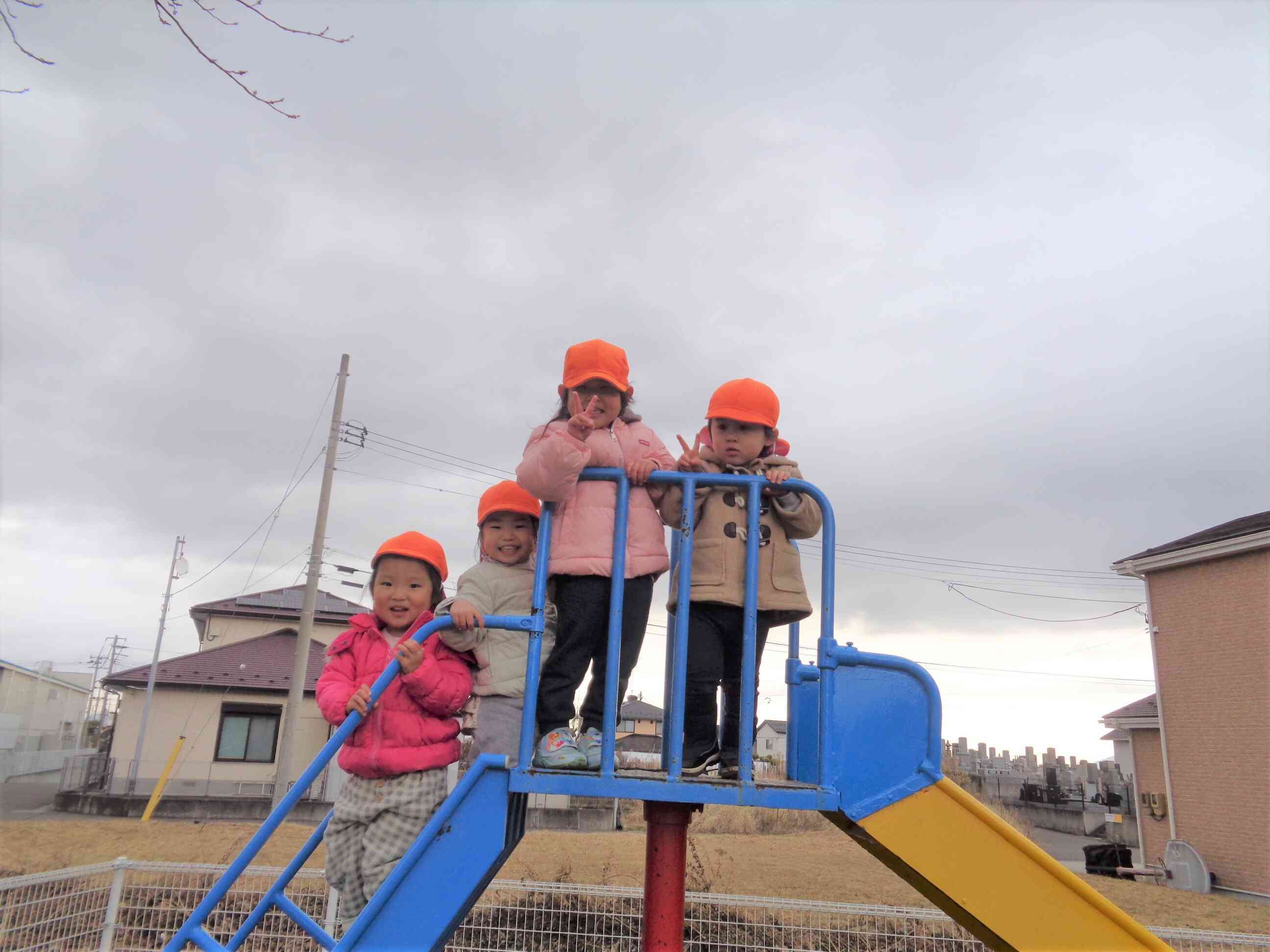 寒さに負けず、公園へレッツゴー‼～うさぎ組(２歳児)～