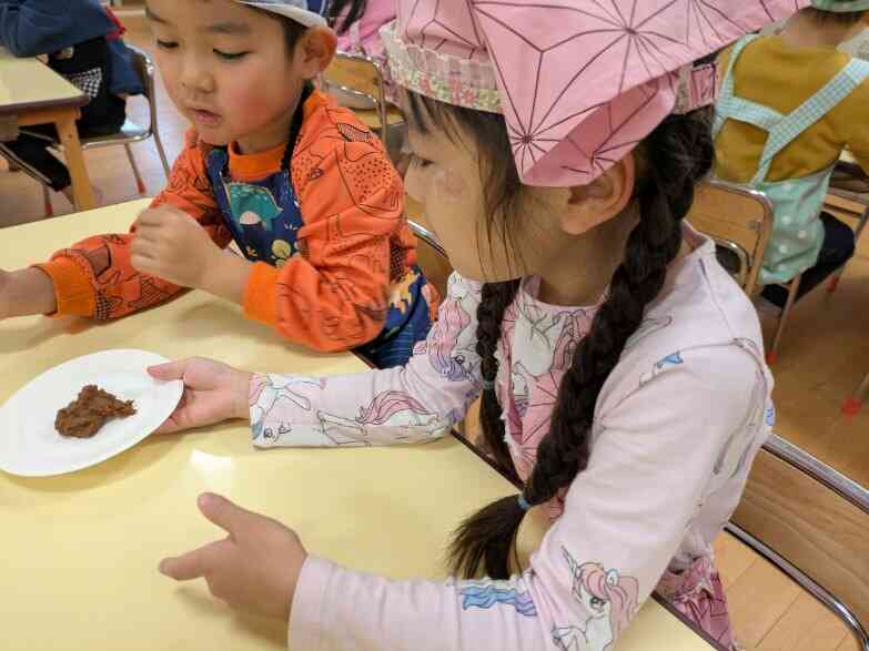 すくわくプログラム（食育）　味噌の仕込み