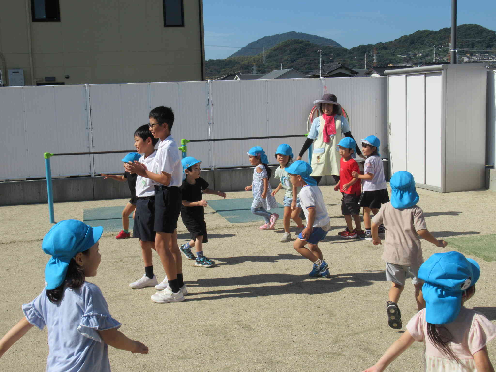 大人気鬼ごっこ！ 小学生でも、上手に手加減してくれたり、そうでなかったり、、、笑 そのドキドキ感が、楽しさの秘訣でもあります。