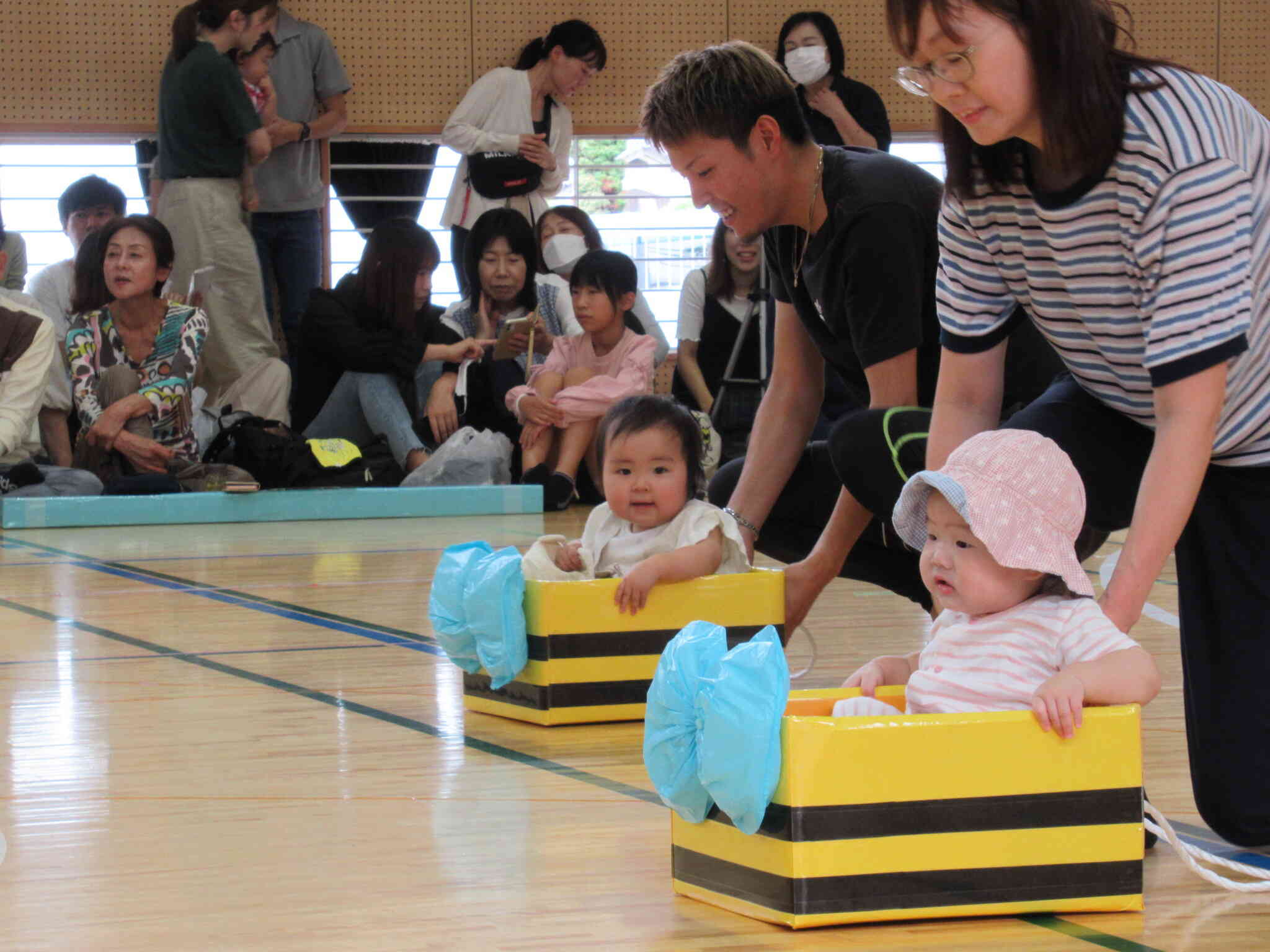 ひよこ組（0歳児）さんはハチに変身！