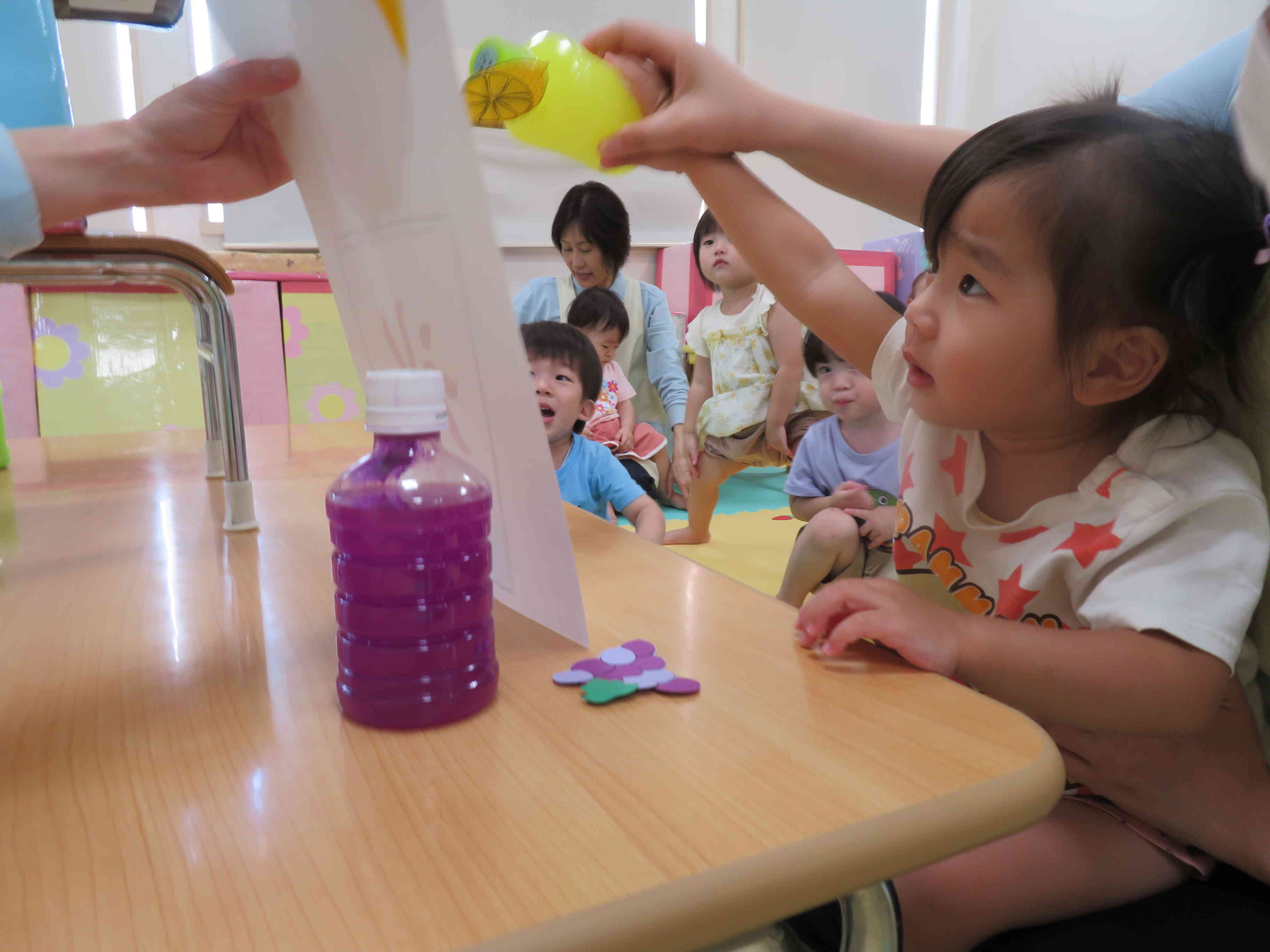 レモンシロップを作ってくれたのはYちゃん。先生と一緒にシロップかけて・・・レモンかき氷のできあがり～！