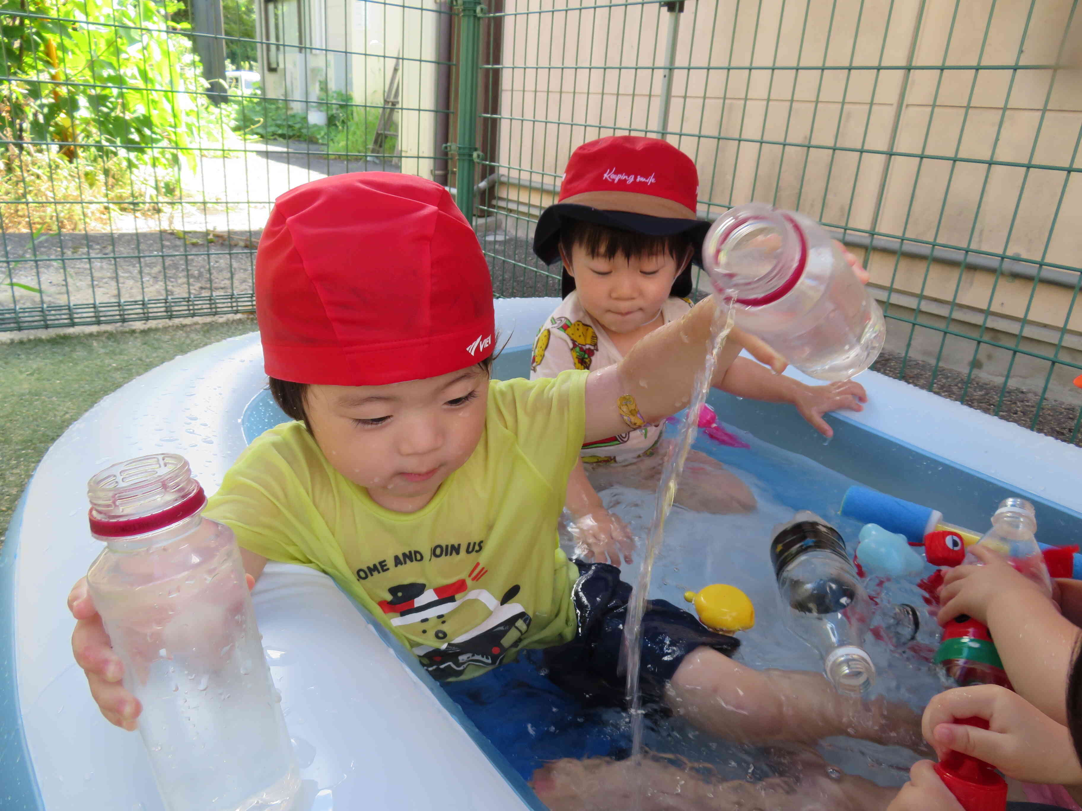 2歳児さんのプールあそび