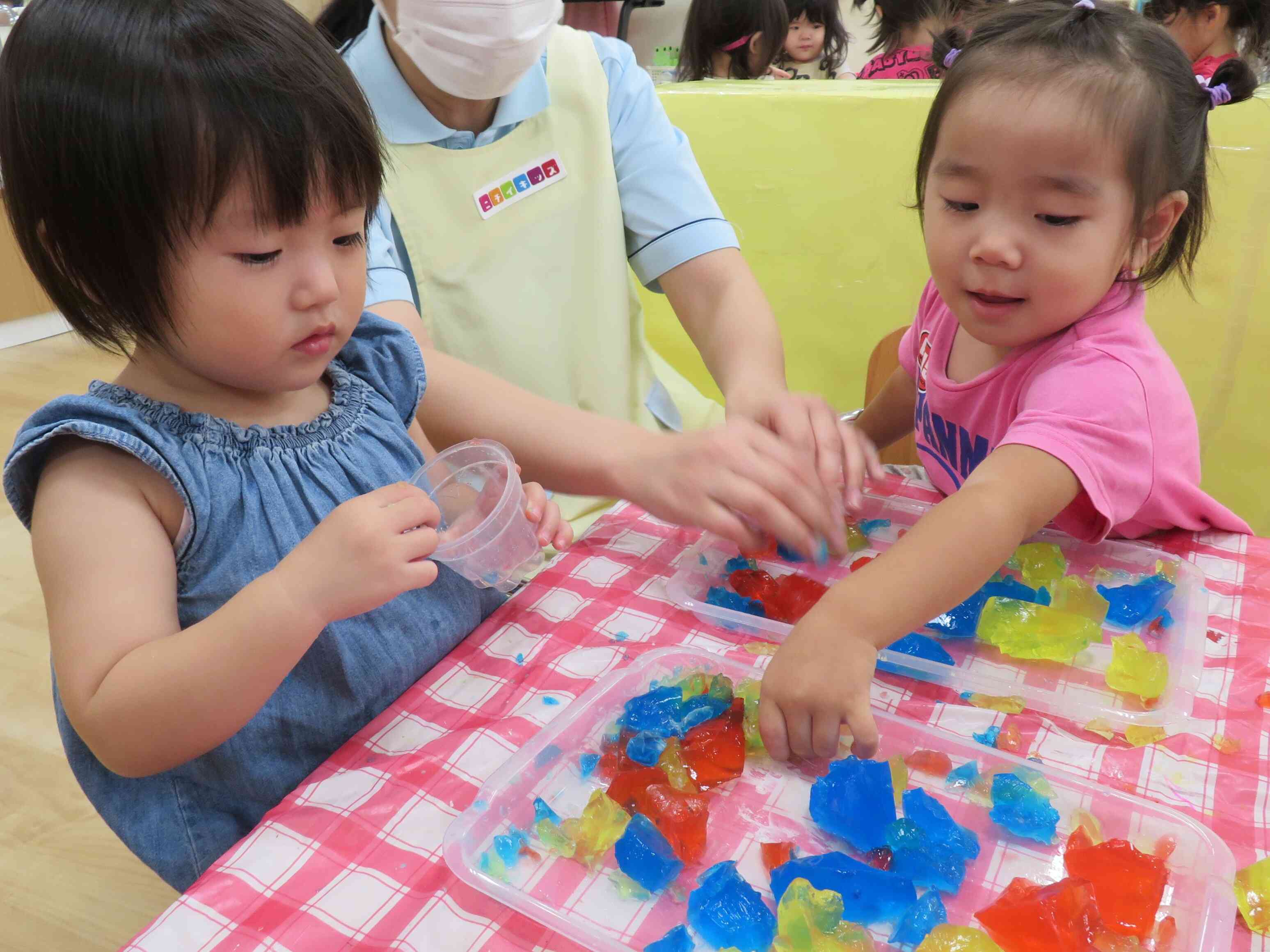 最初は慎重だった1歳児さんもすっかり楽しんでいます。