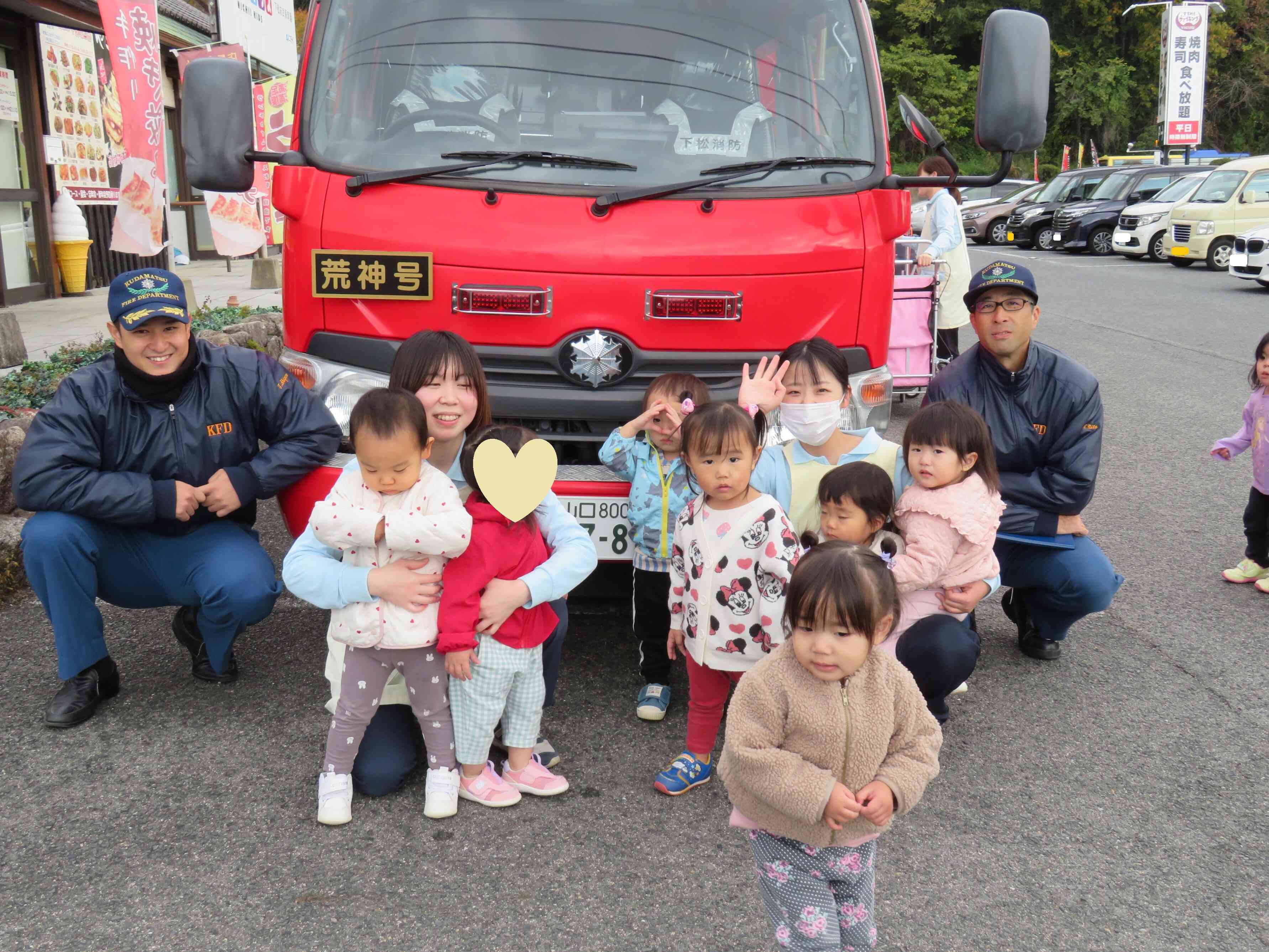 1歳児のお友だちも一斉にカメラ目線が・・・難しかった・・・