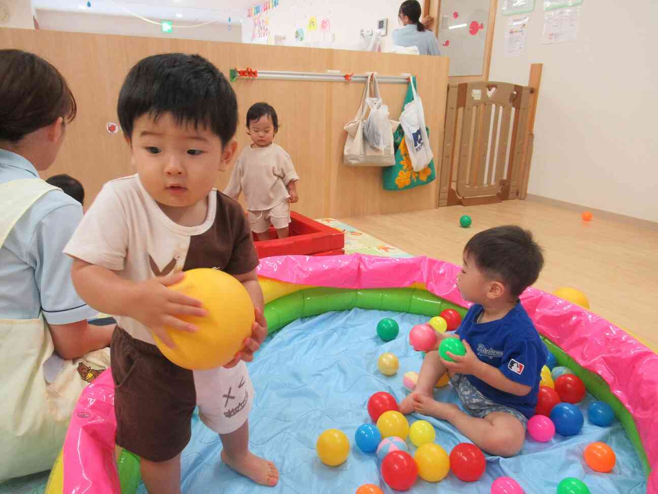 運動あそび楽しいね（1歳児）